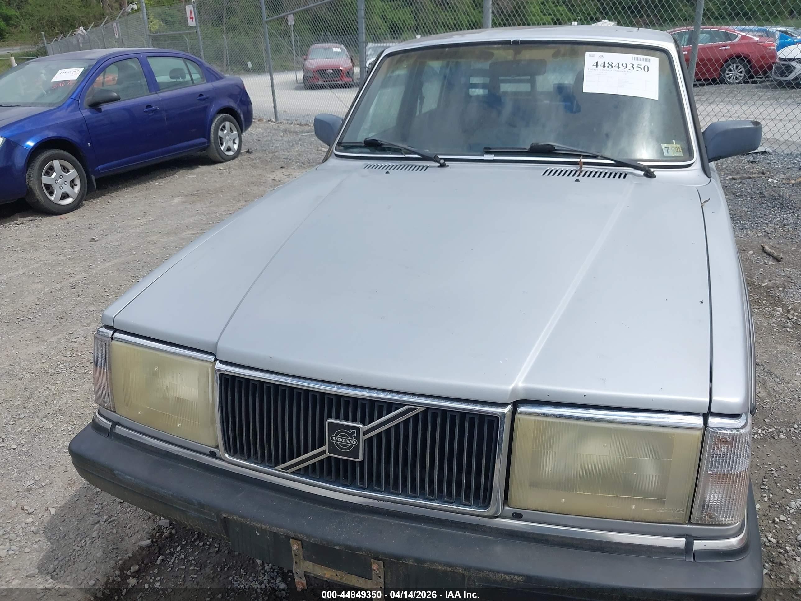 1990 Volvo 240 Dl Silver vin: YV1AA8847L142237 