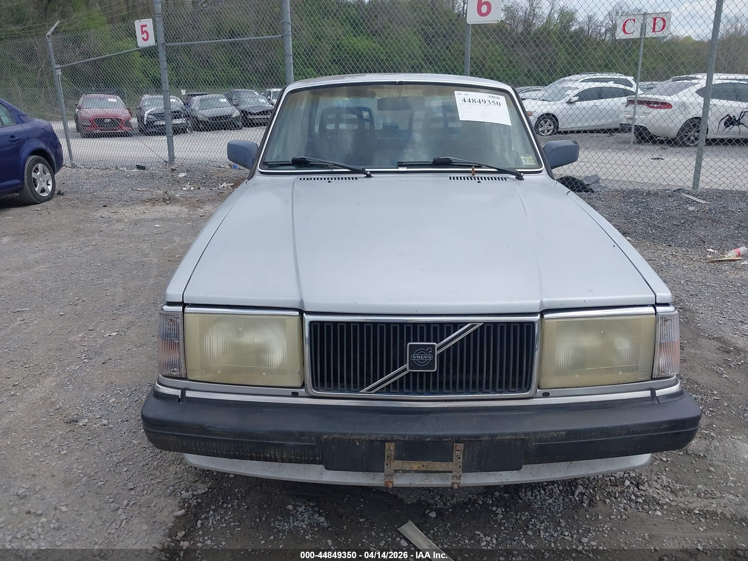 1990 Volvo 240 Dl Silver vin: YV1AA8847L142237 