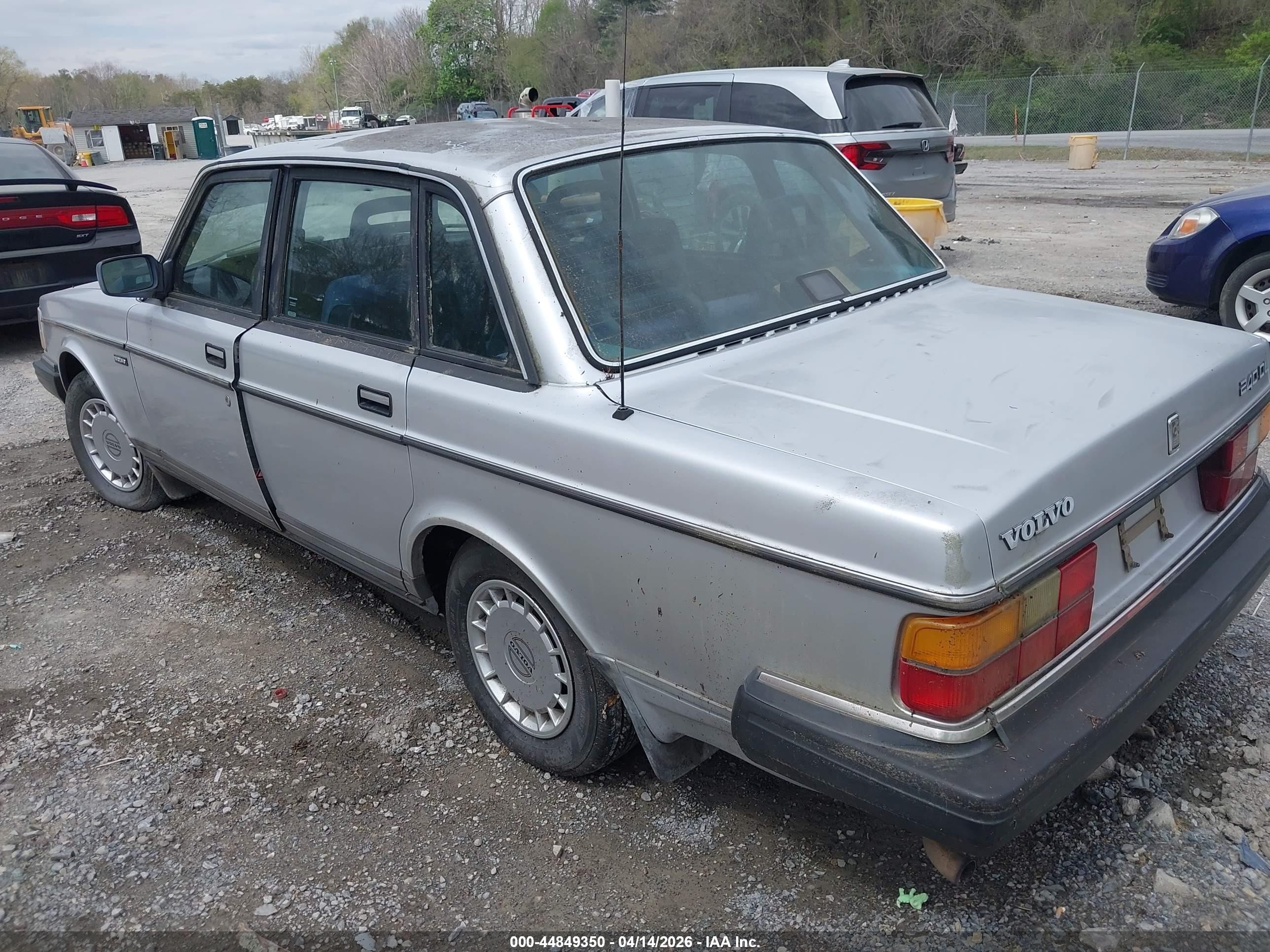 1990 Volvo 240 Dl Silver vin: YV1AA8847L142237 