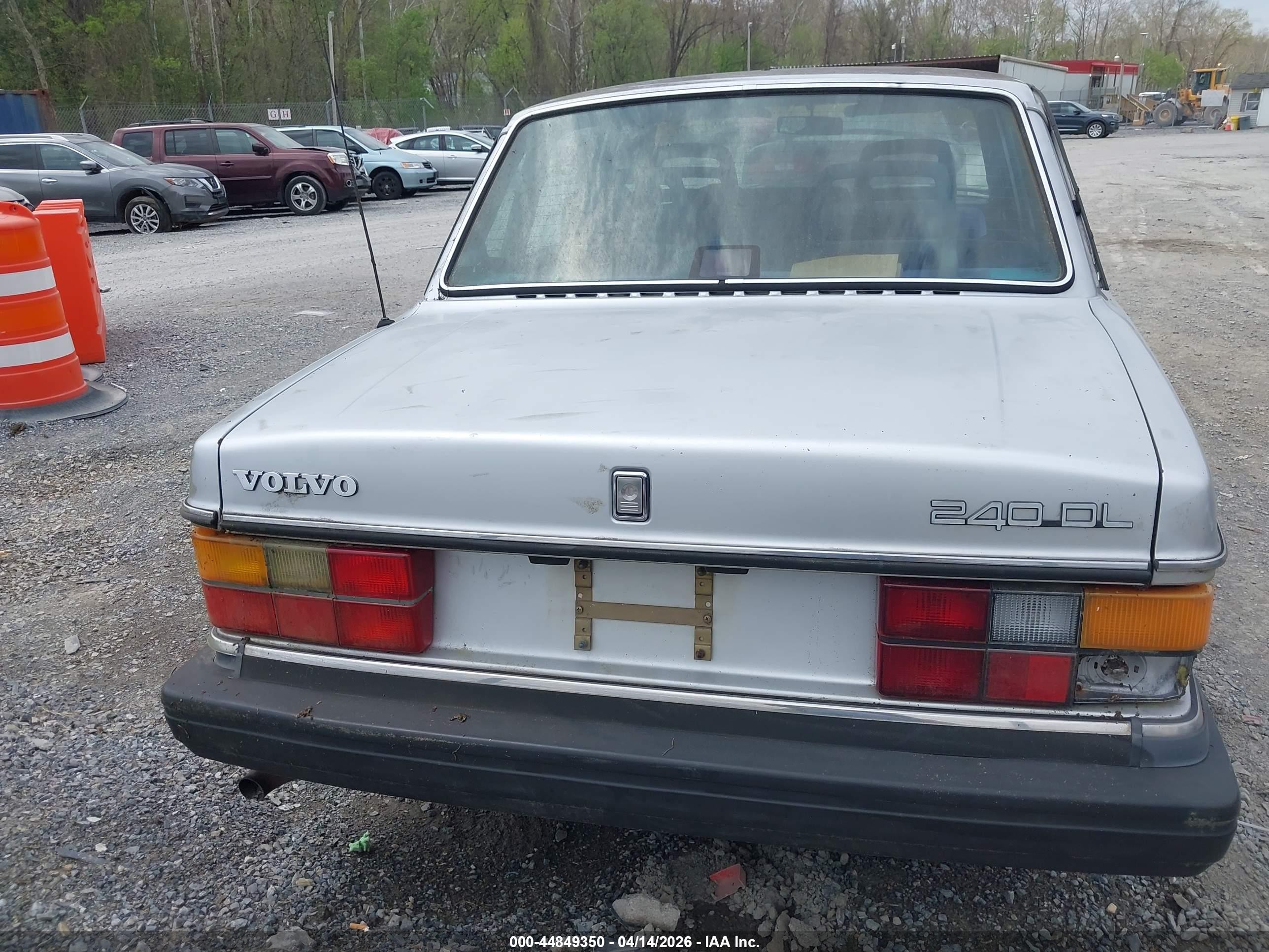 1990 Volvo 240 Dl Silver vin: YV1AA8847L142237 