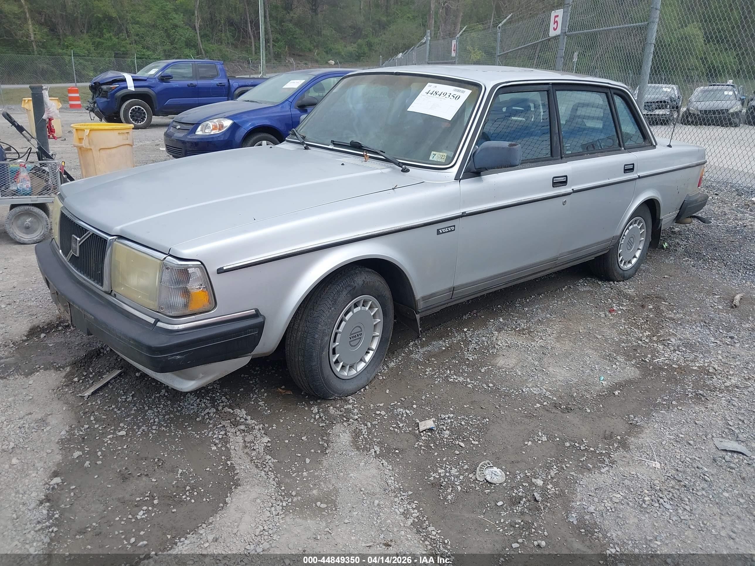 1990 Volvo 240 Dl Silver vin: YV1AA8847L142237 