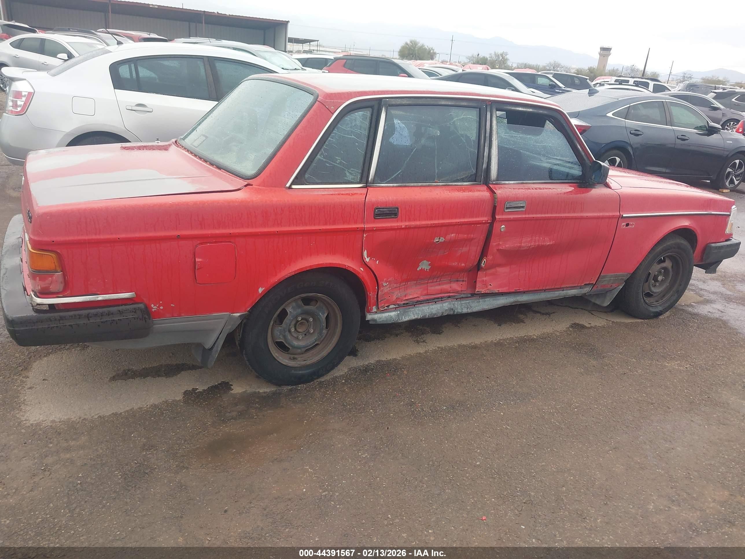 1991 Volvo 240   Красный vin: YV1AA8847M1442355