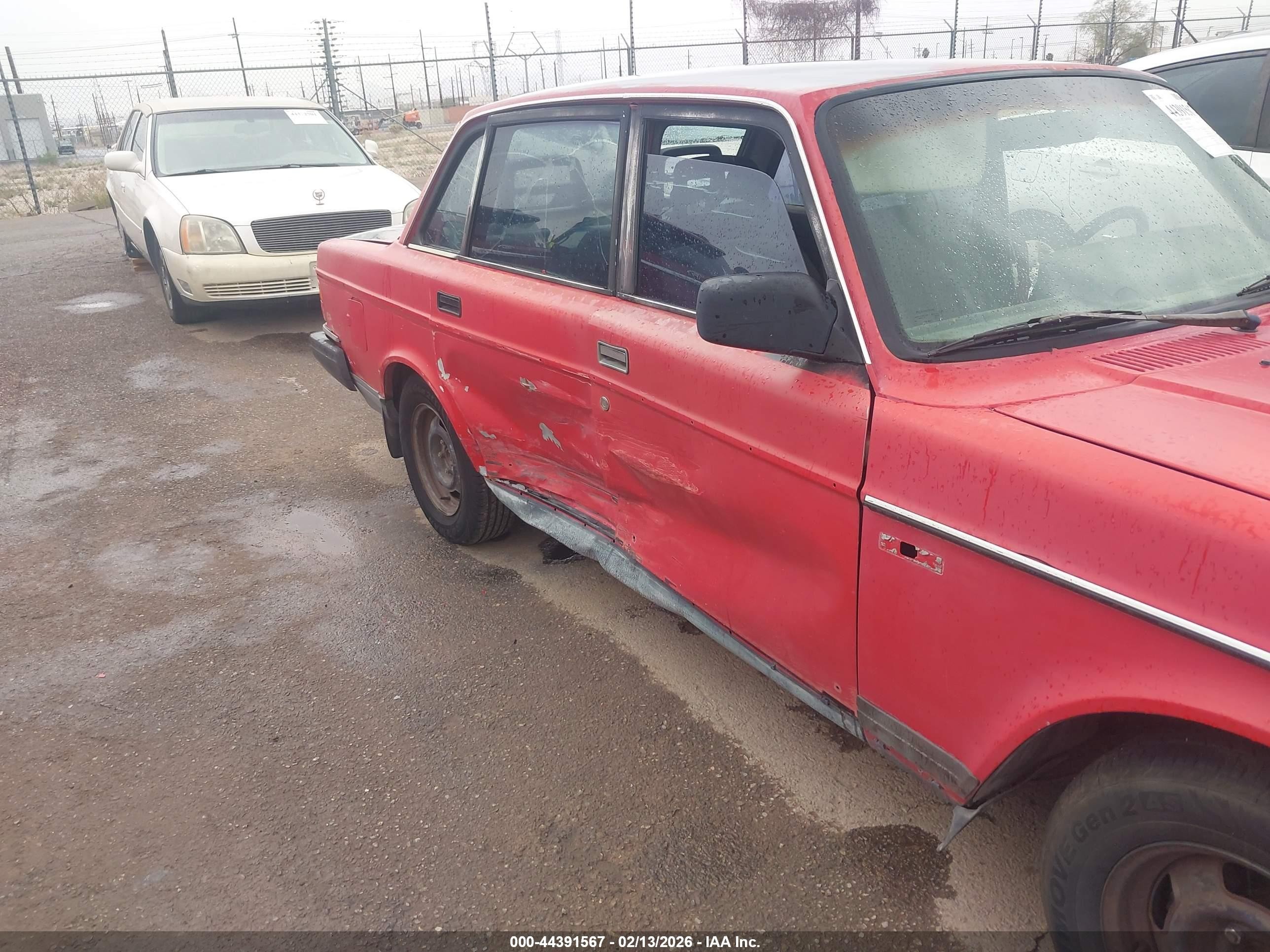 1991 Volvo 240   Красный vin: YV1AA8847M1442355