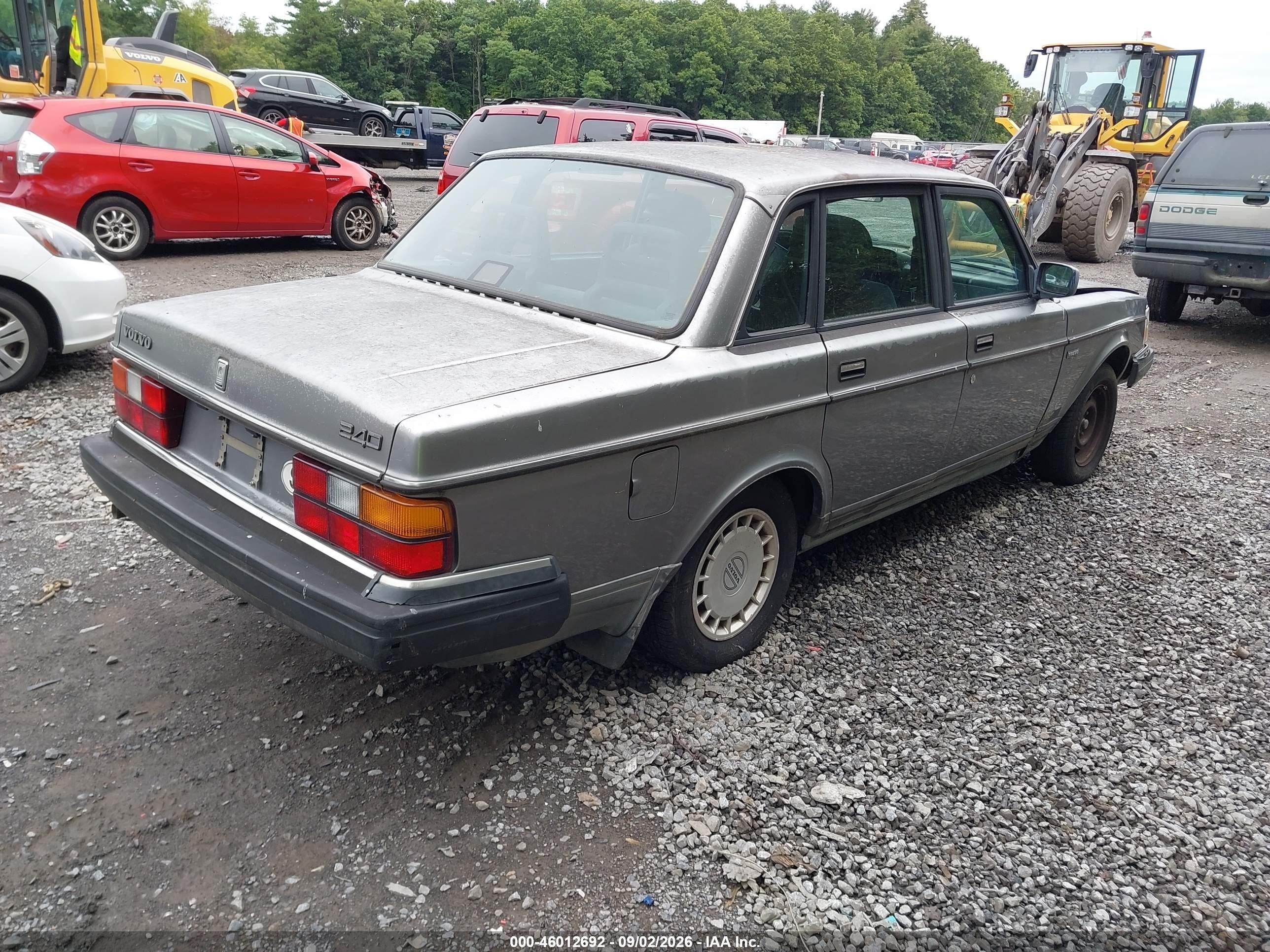 1991 Volvo 240   Silver vin: YV1AA8847M1446308