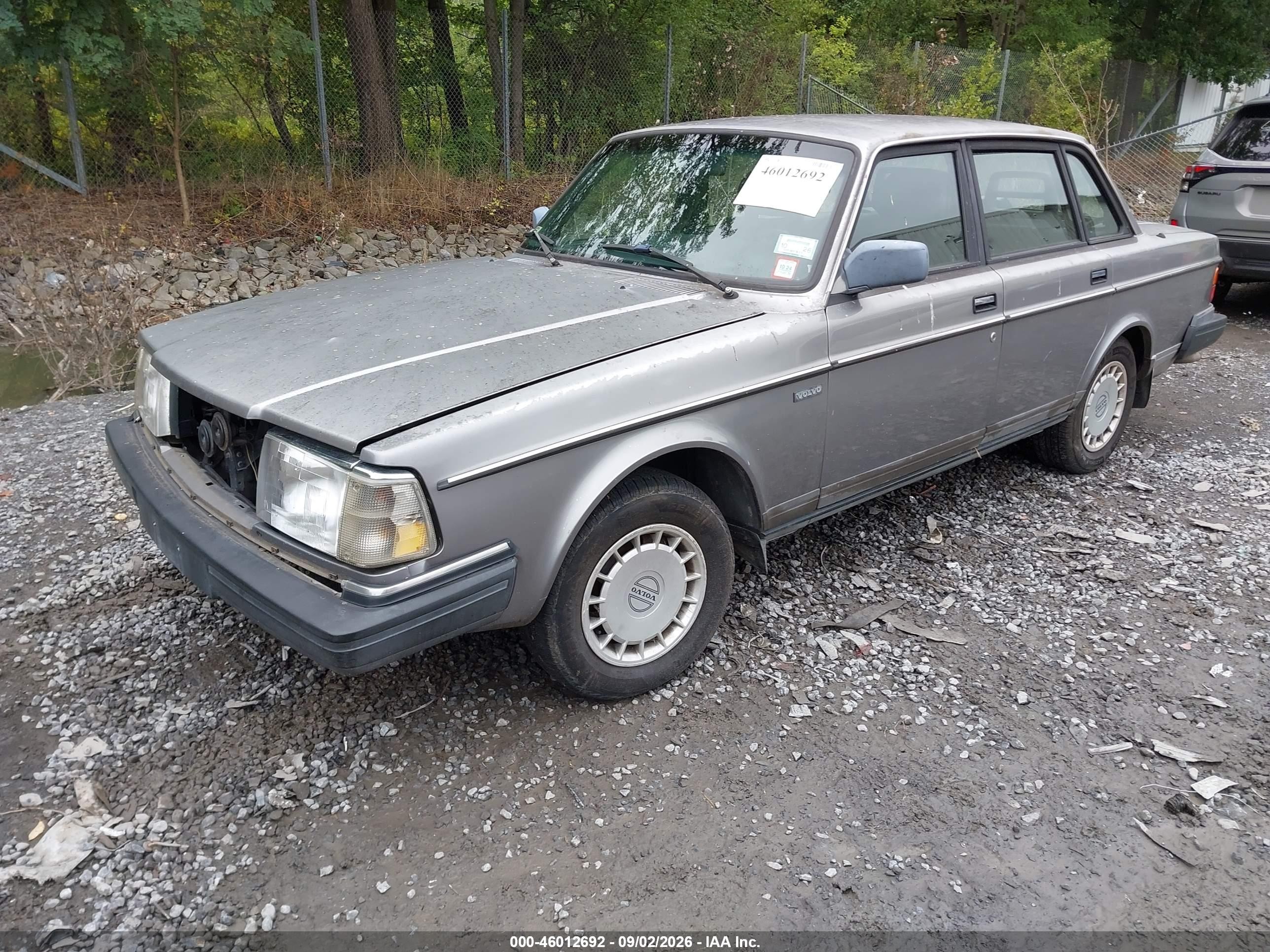 1991 Volvo 240   Silver vin: YV1AA8847M1446308