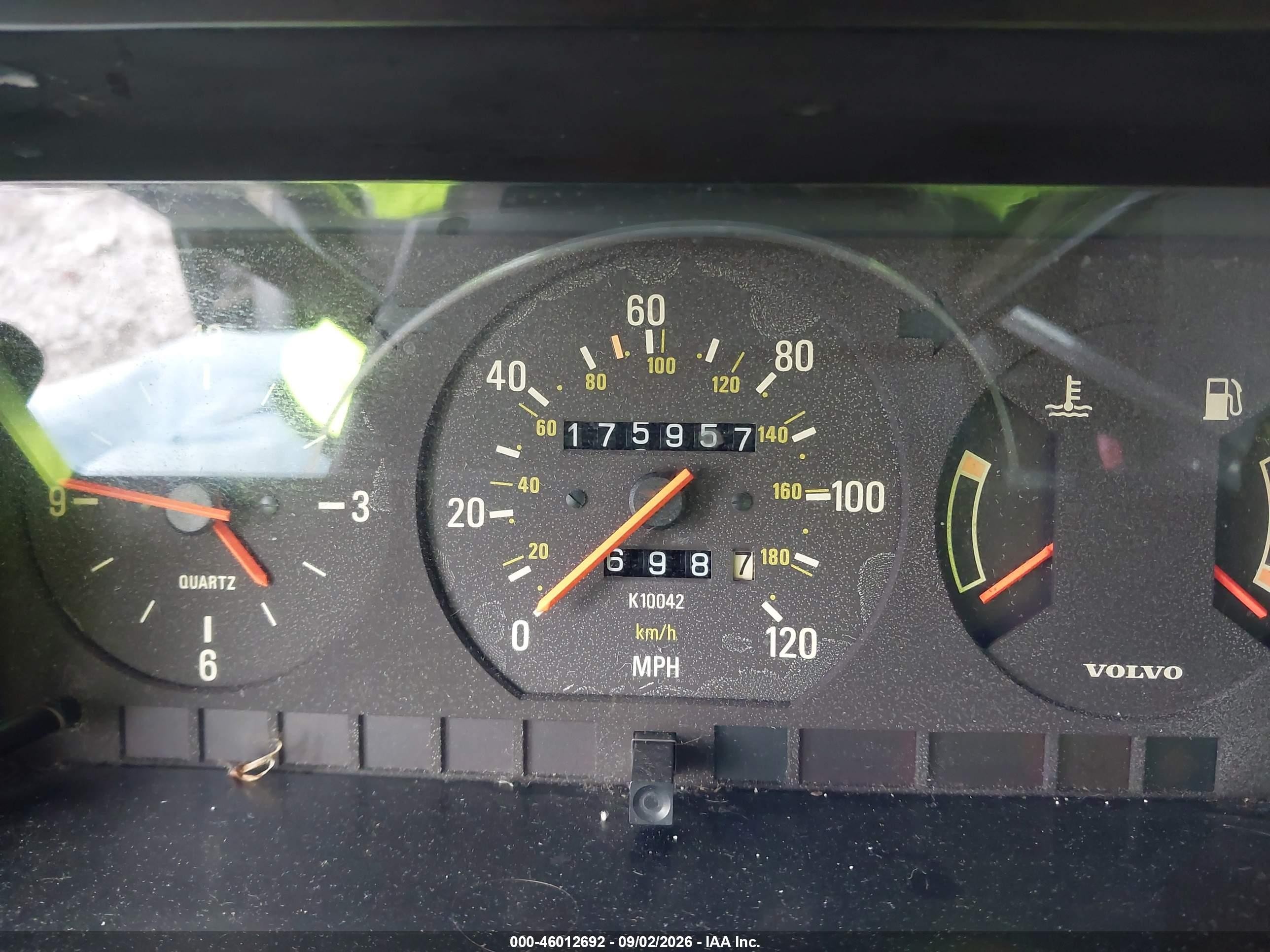 1991 Volvo 240   Silver vin: YV1AA8847M1446308