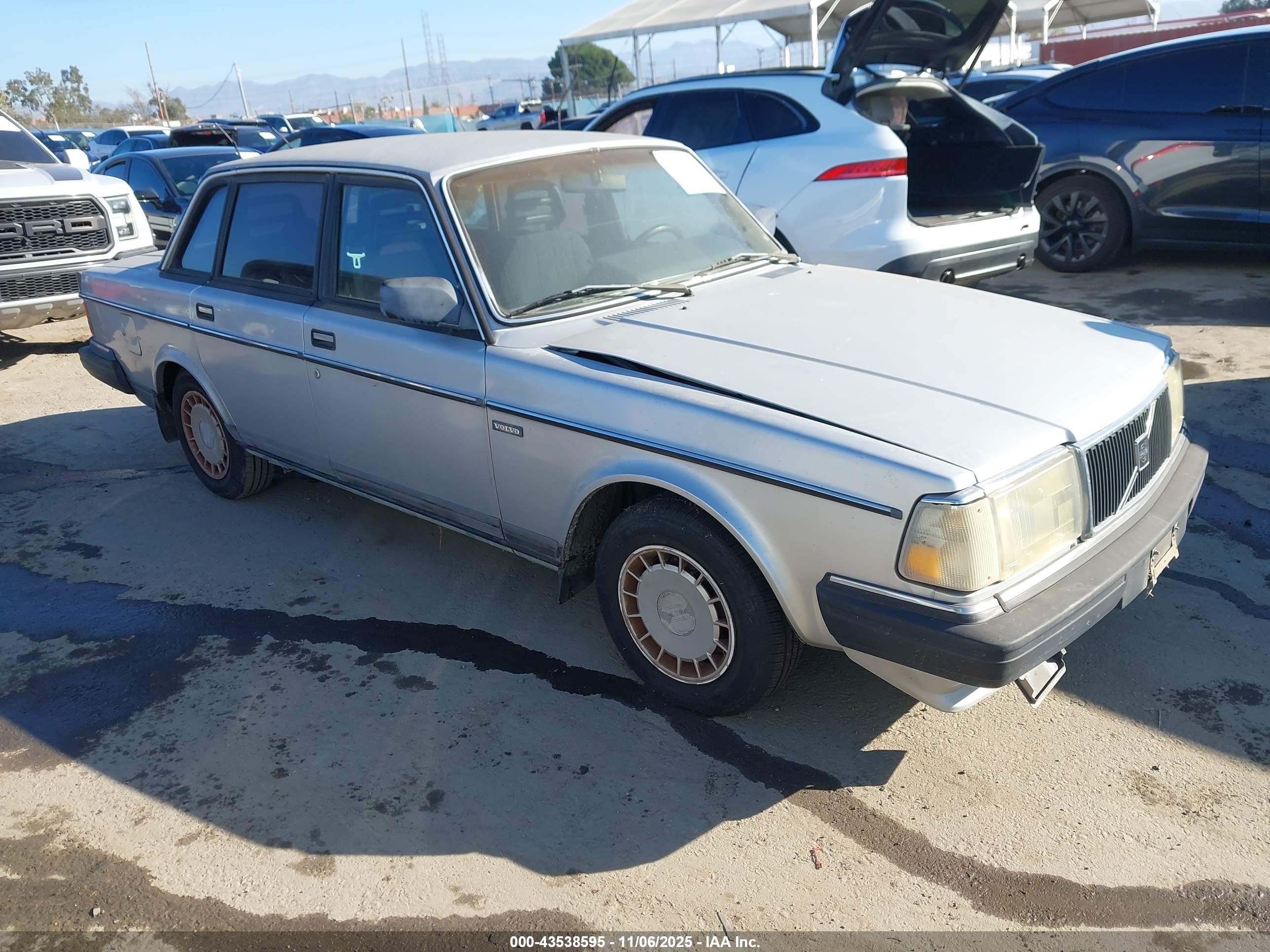 1990 Volvo 240 Dl Silver vin: YV1AA8848L1424672