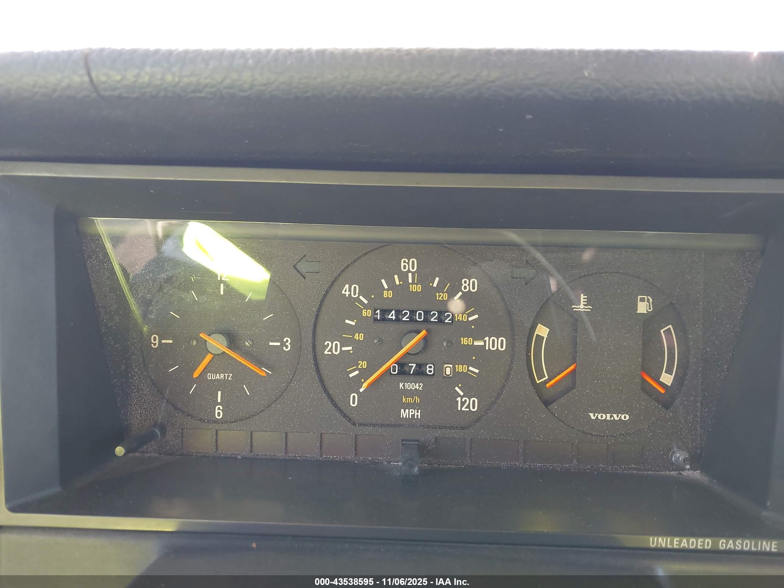 1990 Volvo 240 Dl Silver vin: YV1AA8848L1424672