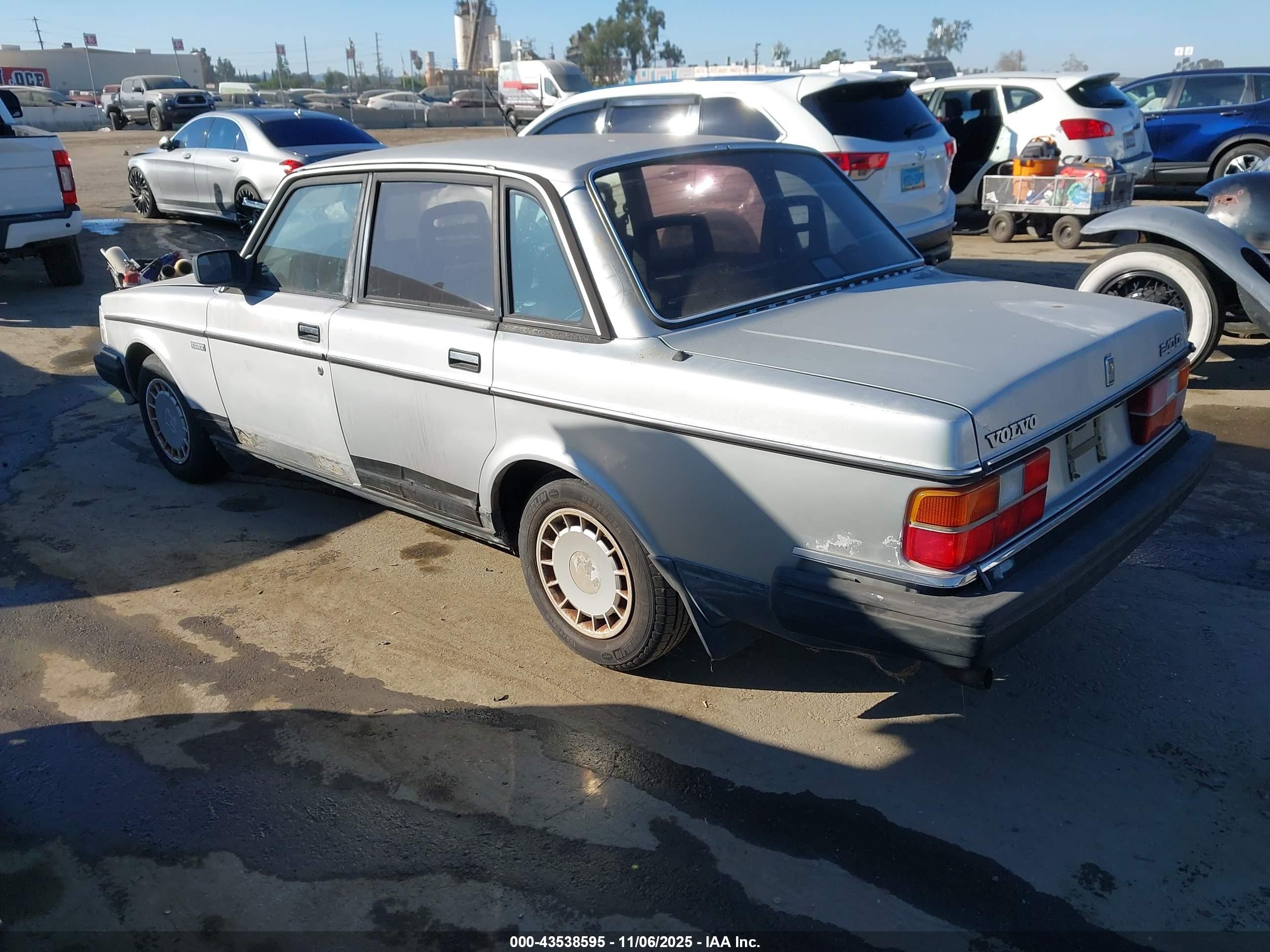 1990 Volvo 240 Dl Silver vin: YV1AA8848L1424672