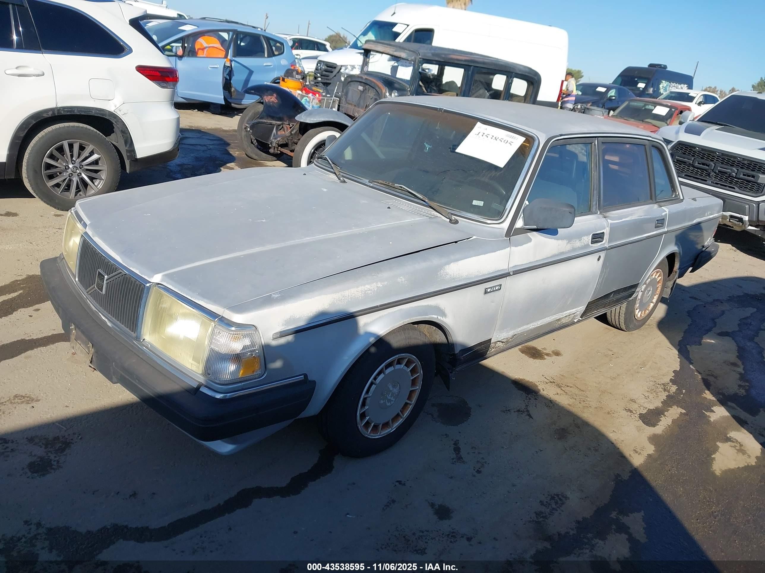 1990 Volvo 240 Dl Silver vin: YV1AA8848L1424672