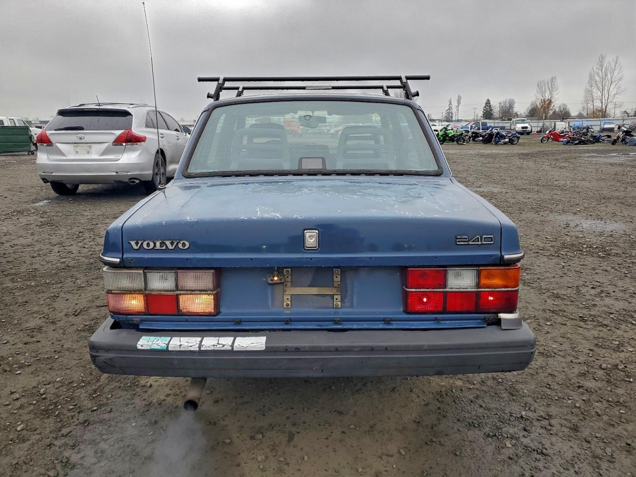 1991 Volvo 240 Blue vin: YV1AA8849M1449565