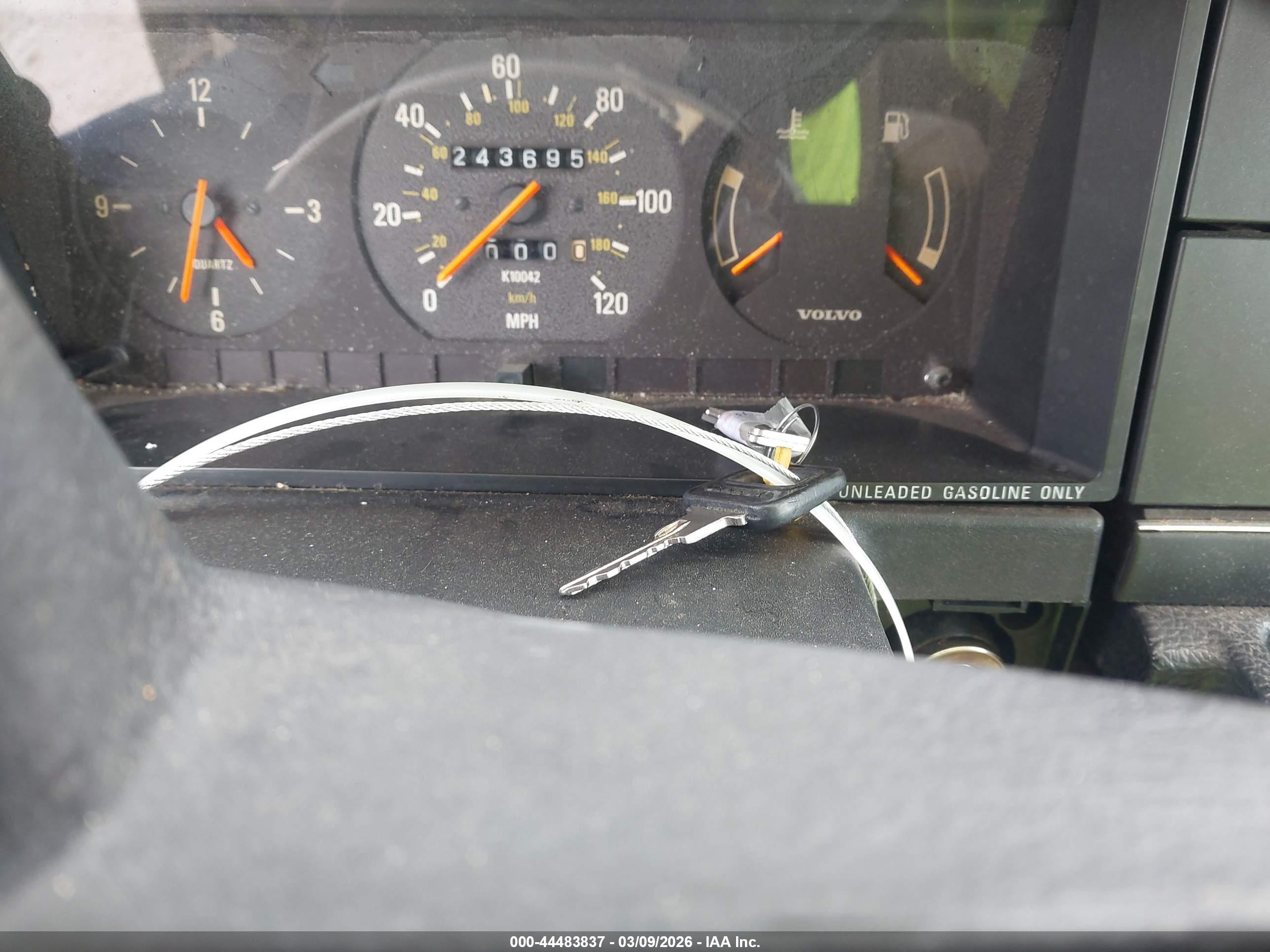 1991 Volvo 240   Gold vin: YV1AA8849M1456953