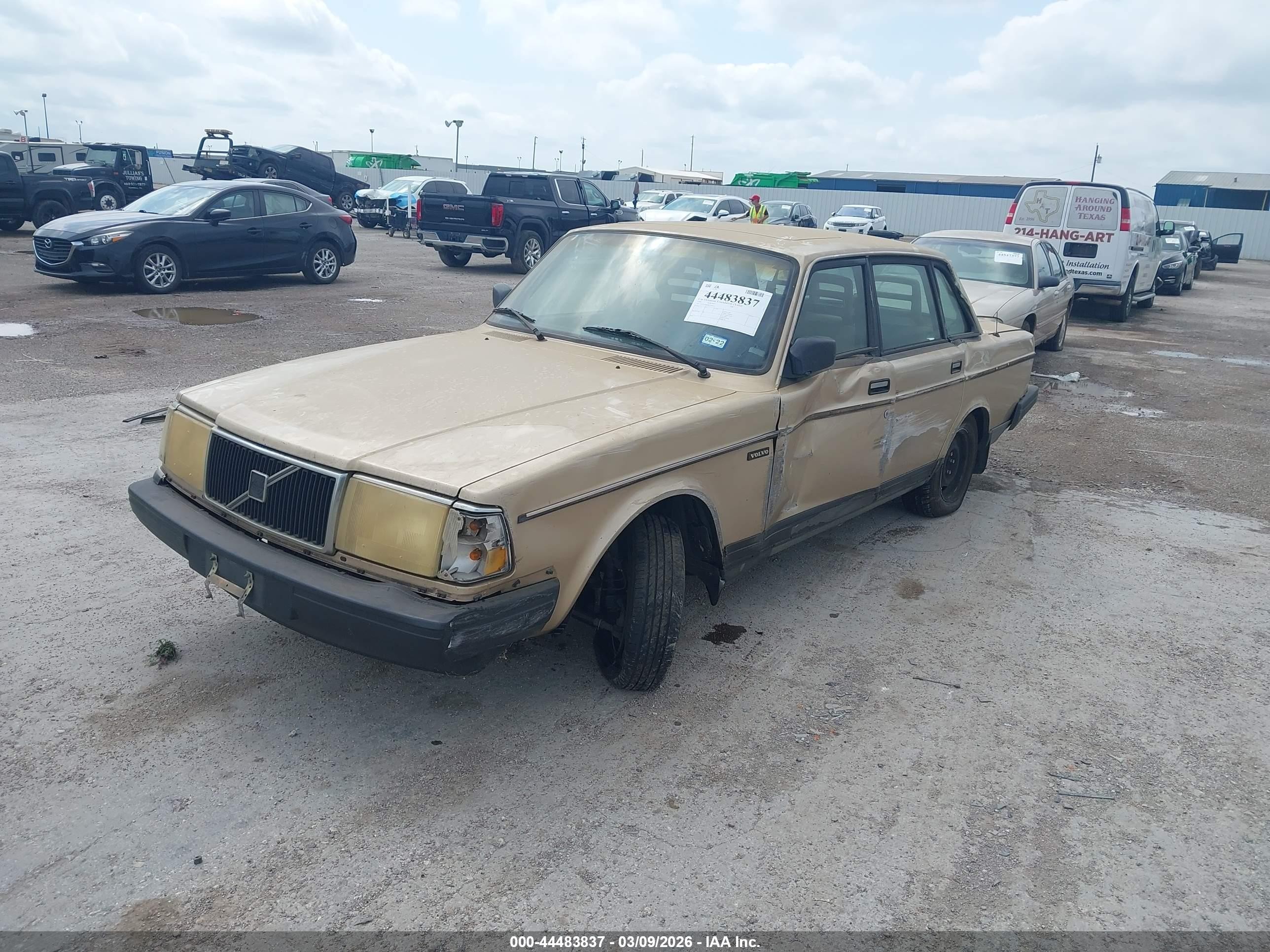 1991 Volvo 240   Gold vin: YV1AA8849M1456953