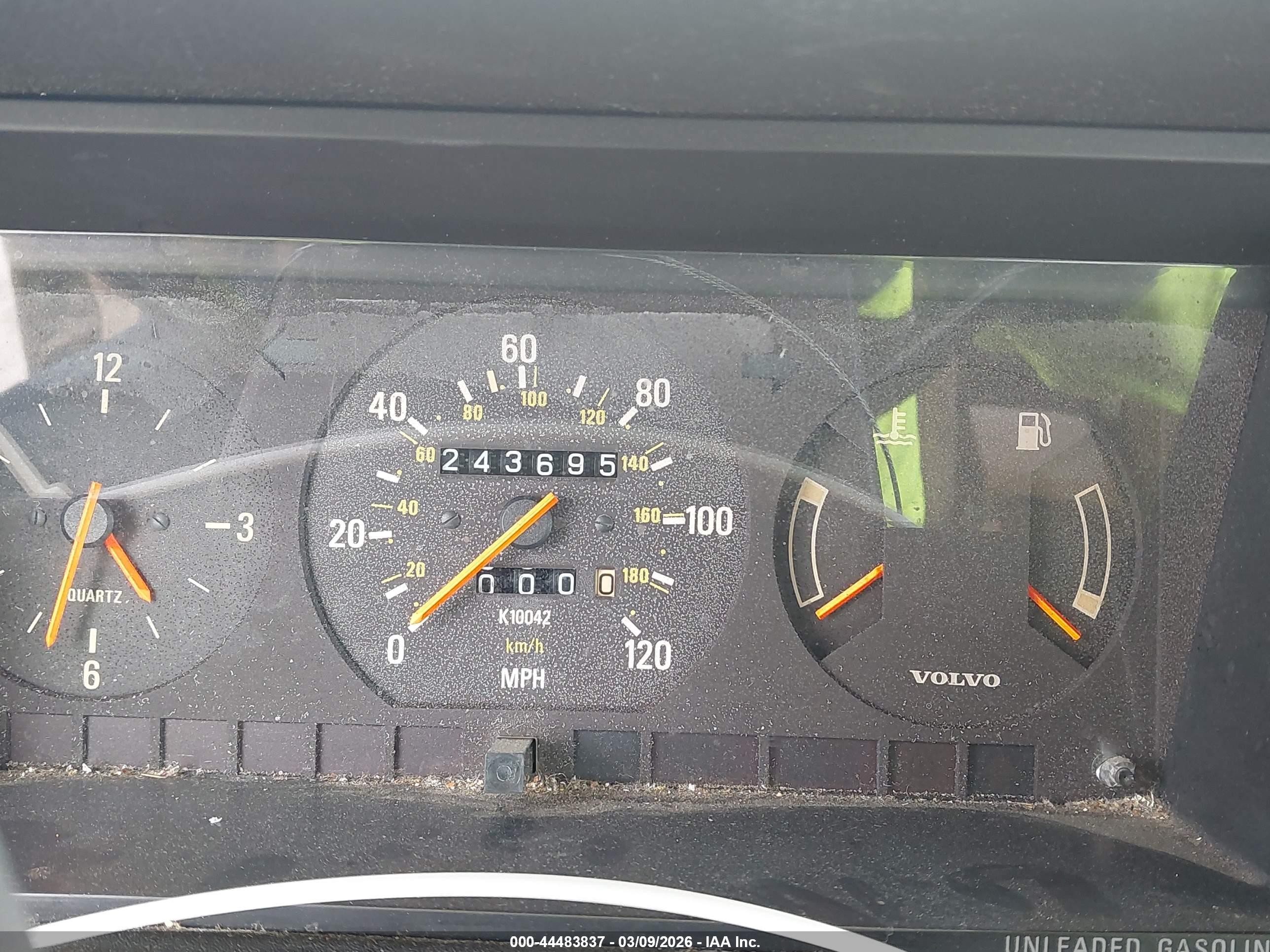 1991 Volvo 240   Gold vin: YV1AA8849M1456953