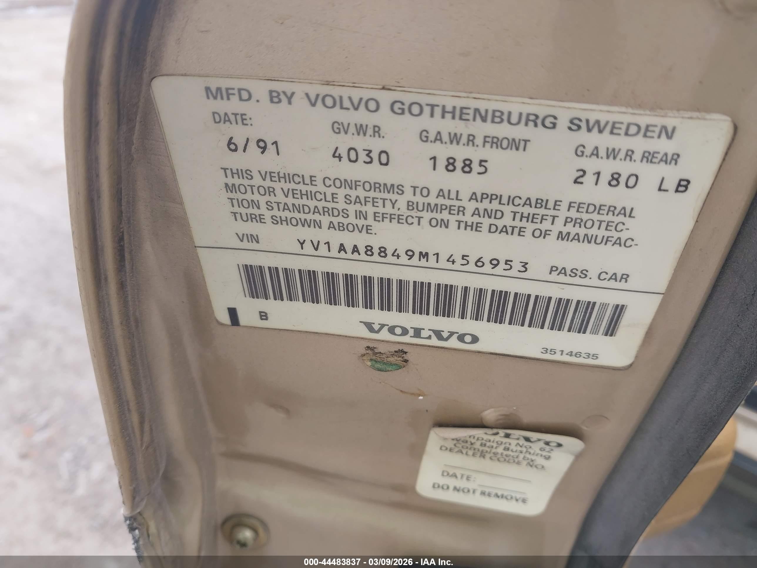 1991 Volvo 240   Gold vin: YV1AA8849M1456953