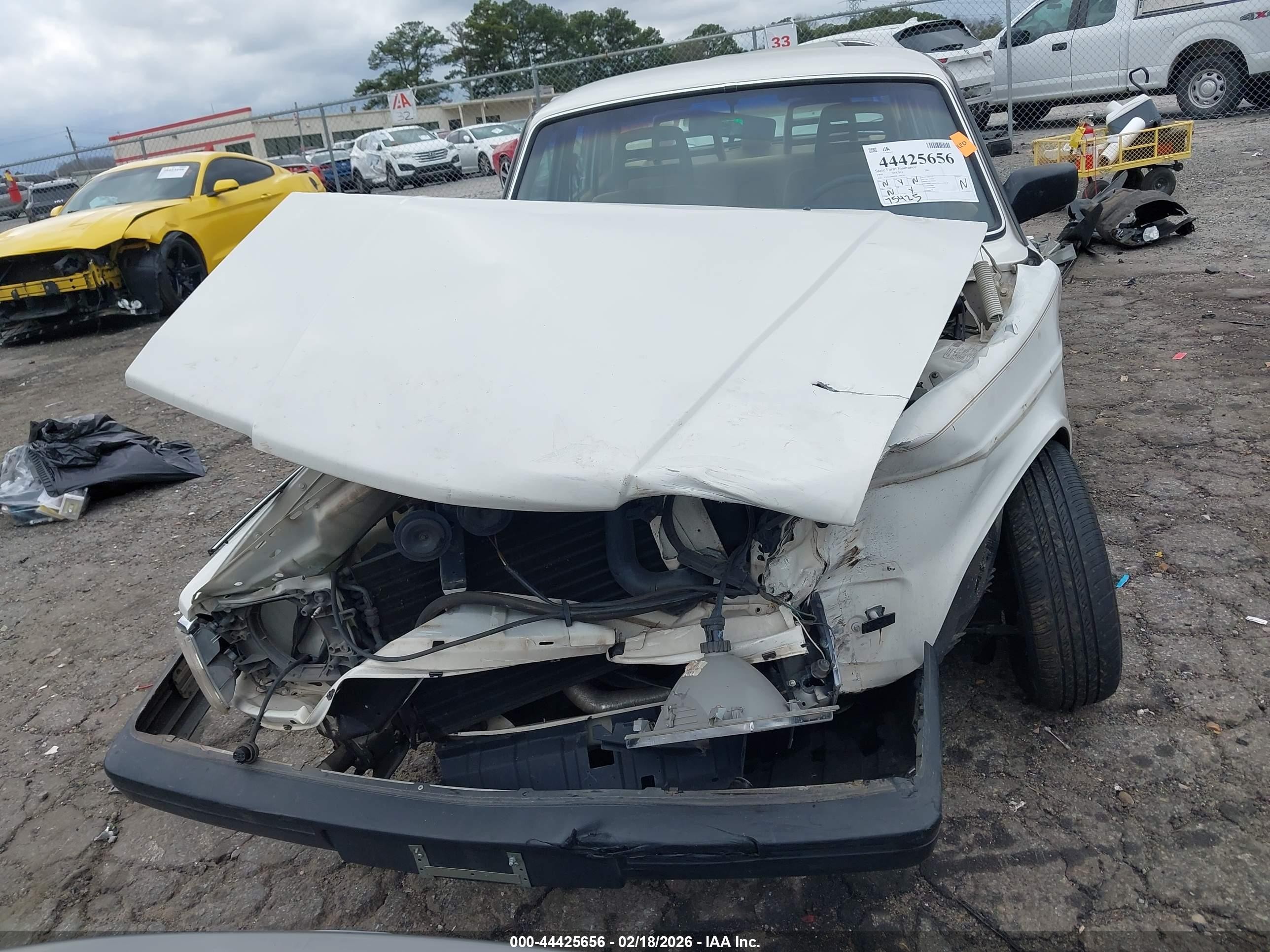 1990 Volvo 240 Dl White vin: YV1AA884XL1399743