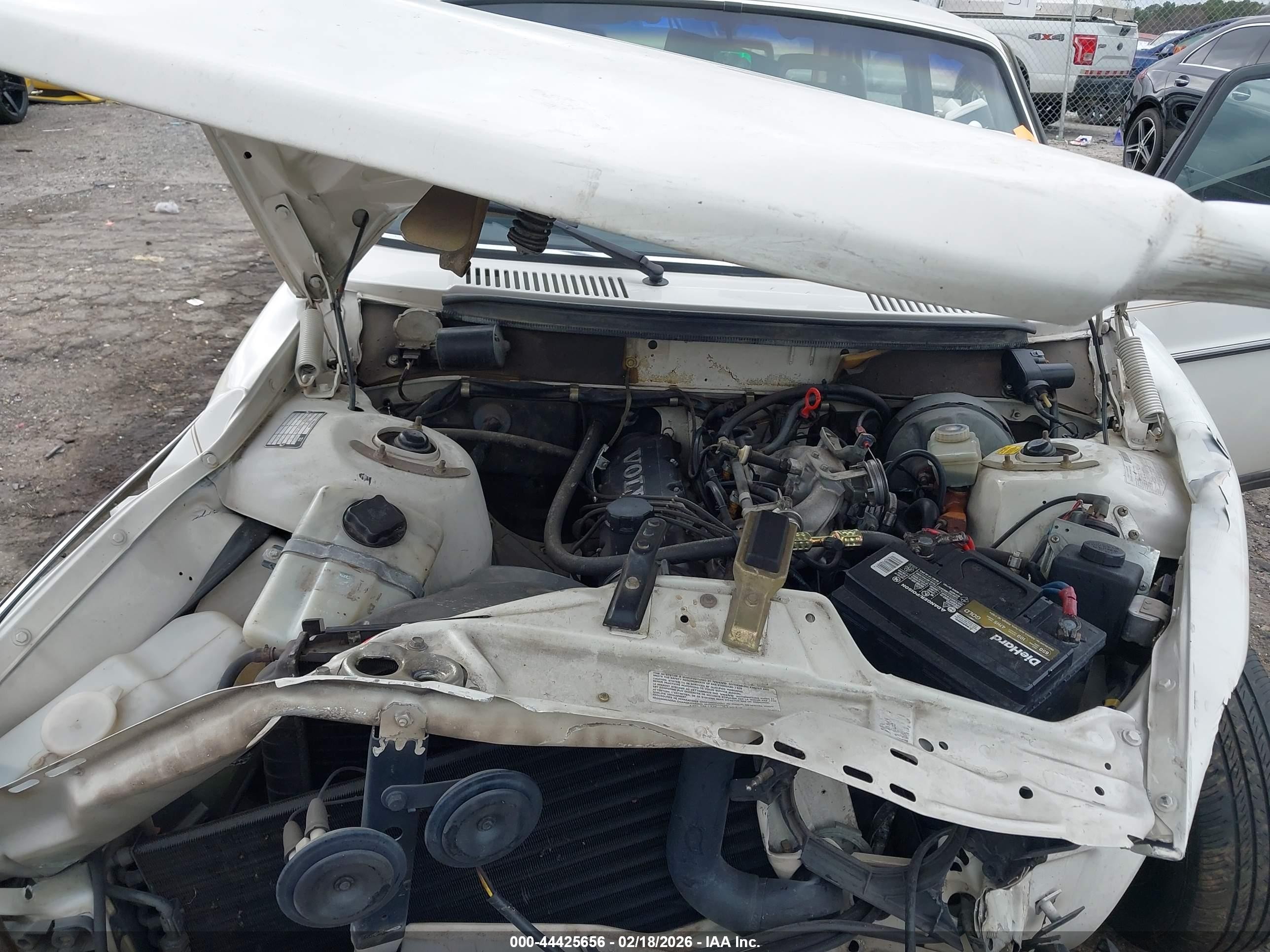1990 Volvo 240 Dl White vin: YV1AA884XL1399743