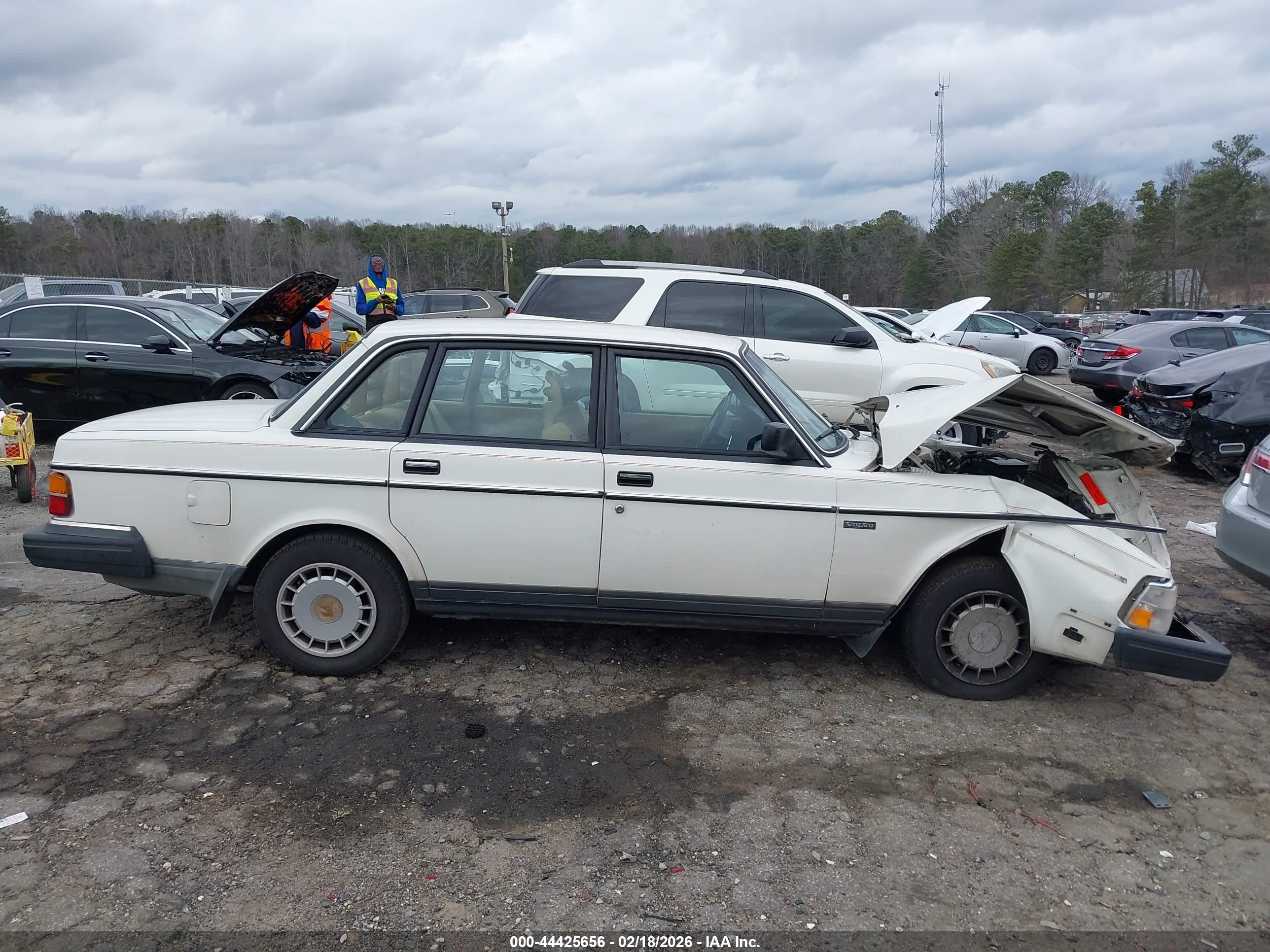 1990 Volvo 240 Dl White vin: YV1AA884XL1399743