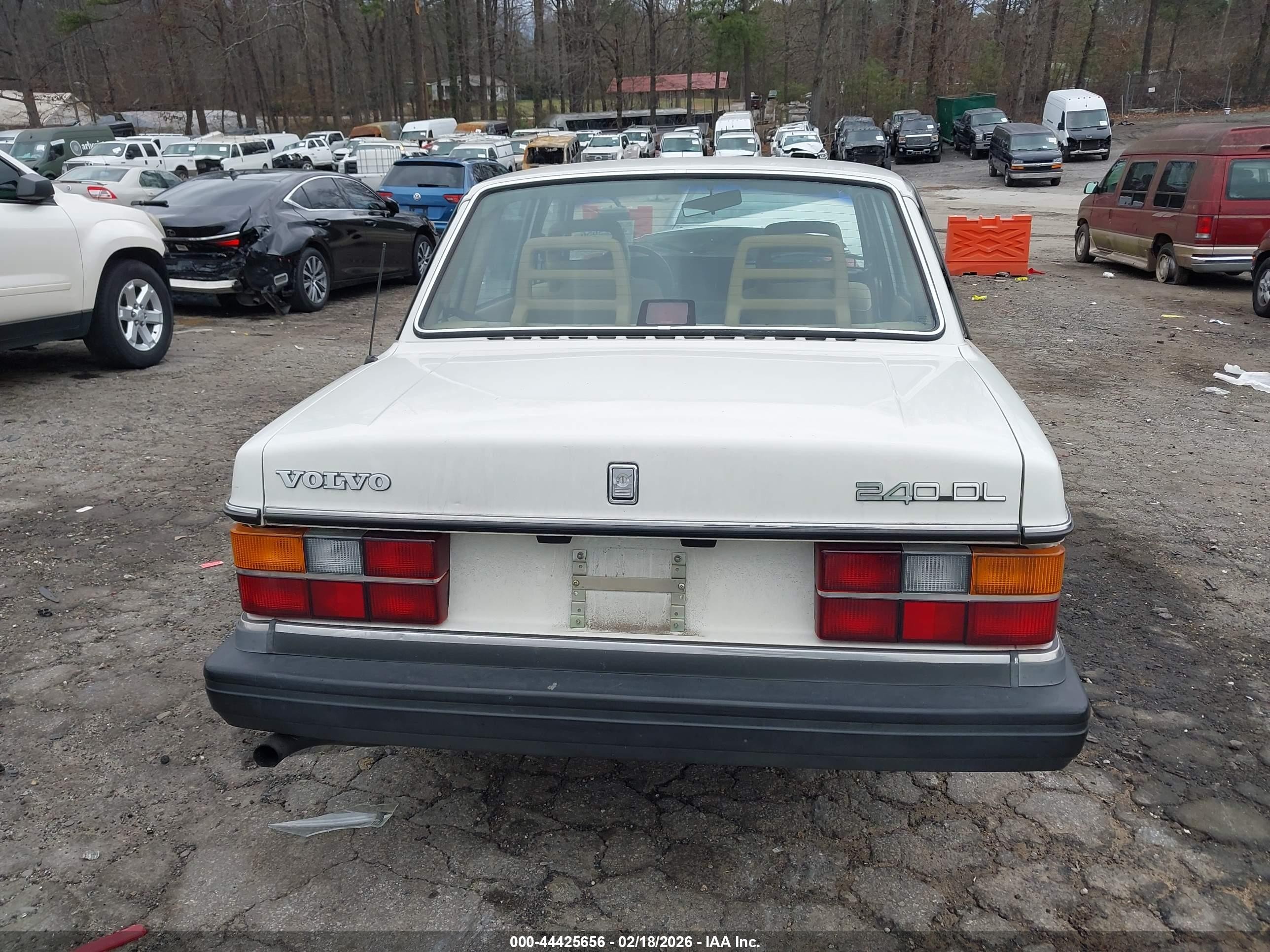 1990 Volvo 240 Dl White vin: YV1AA884XL1399743