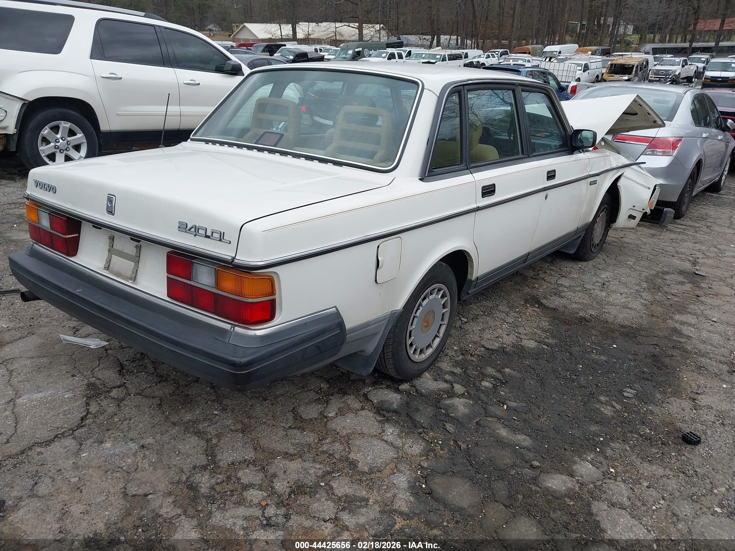 1990 Volvo 240 Dl White vin: YV1AA884XL1399743