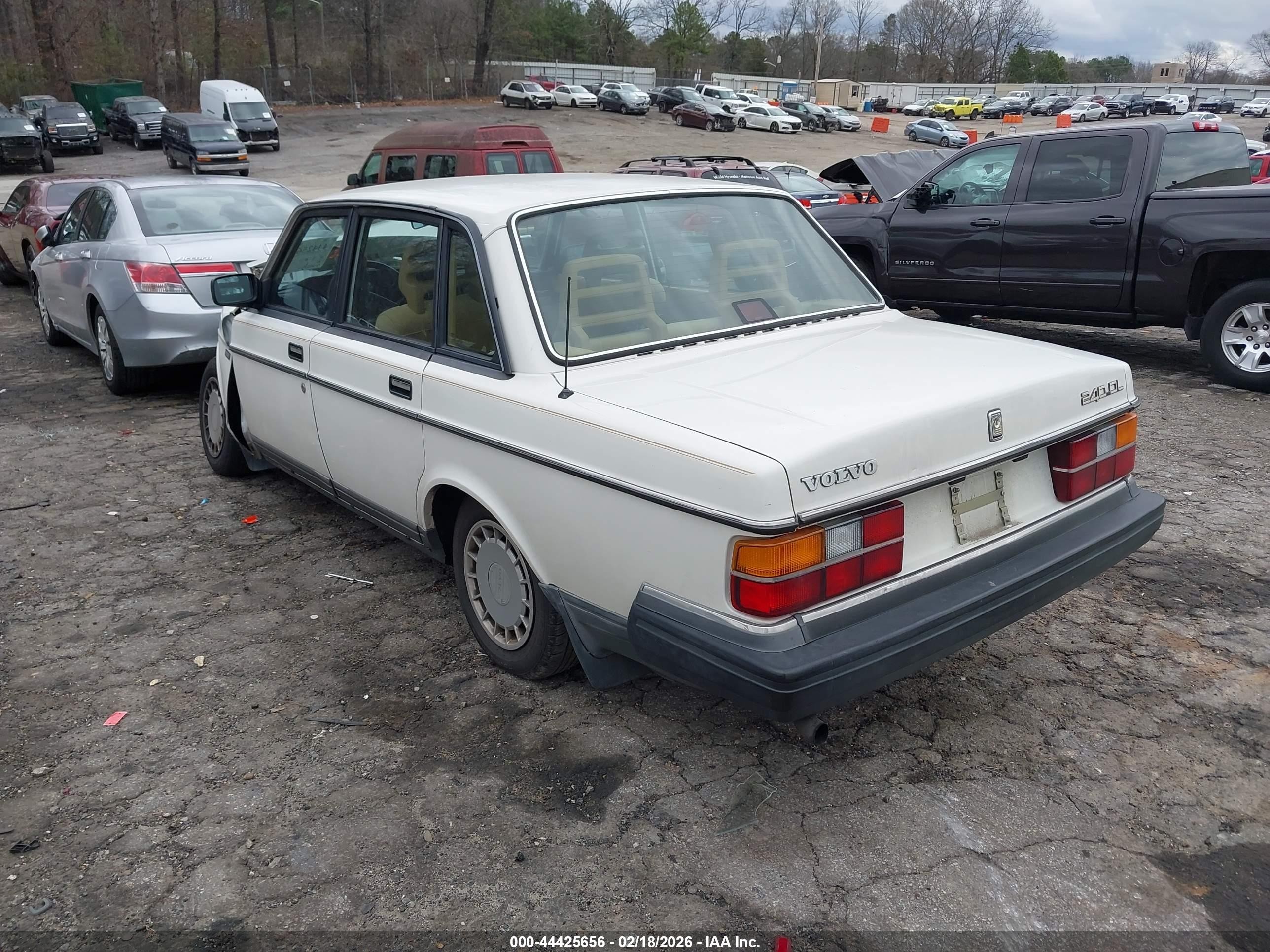 1990 Volvo 240 Dl White vin: YV1AA884XL1399743