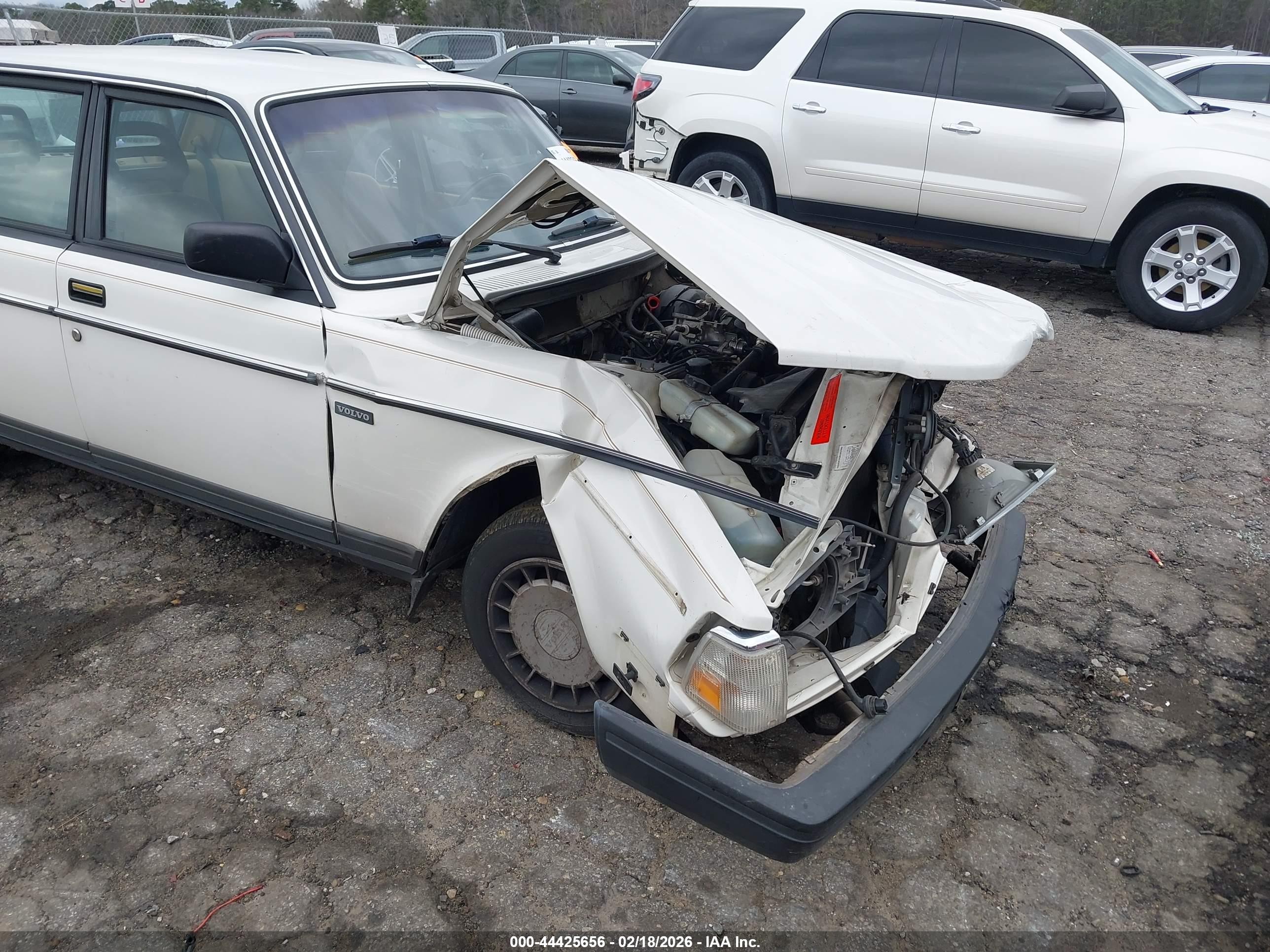 1990 Volvo 240 Dl White vin: YV1AA884XL1399743