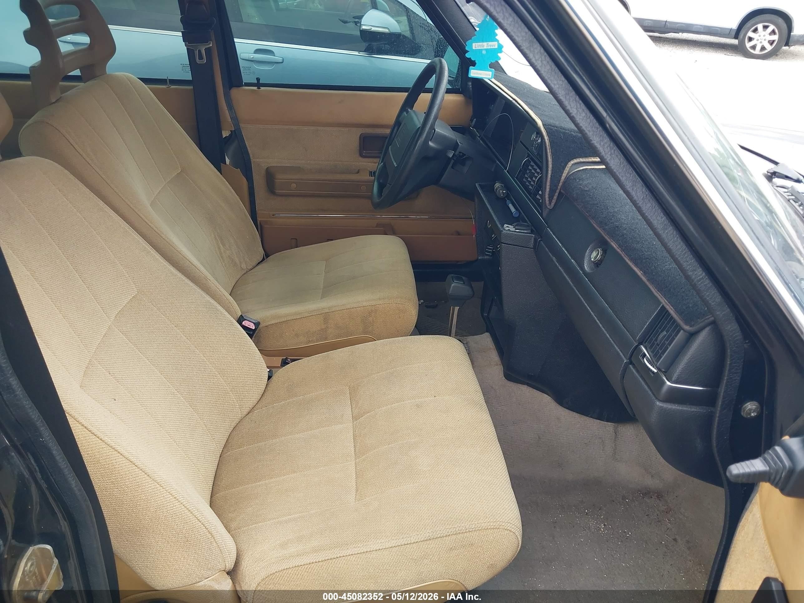1991 Volvo 240   Black vin: YV1AA884XM1441037