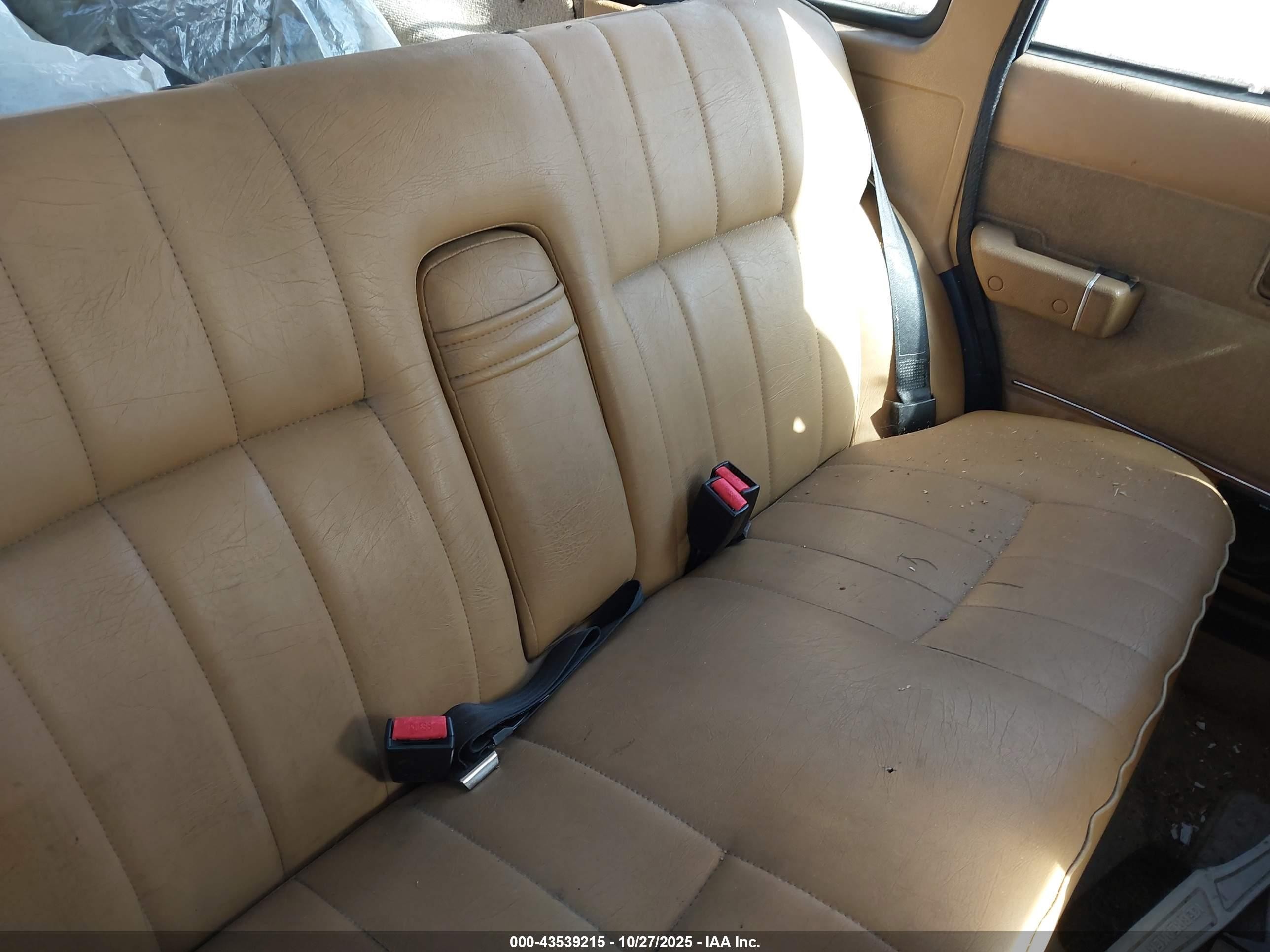 1990 Volvo 240 Dl Blue vin: YV1AA8850L1857086