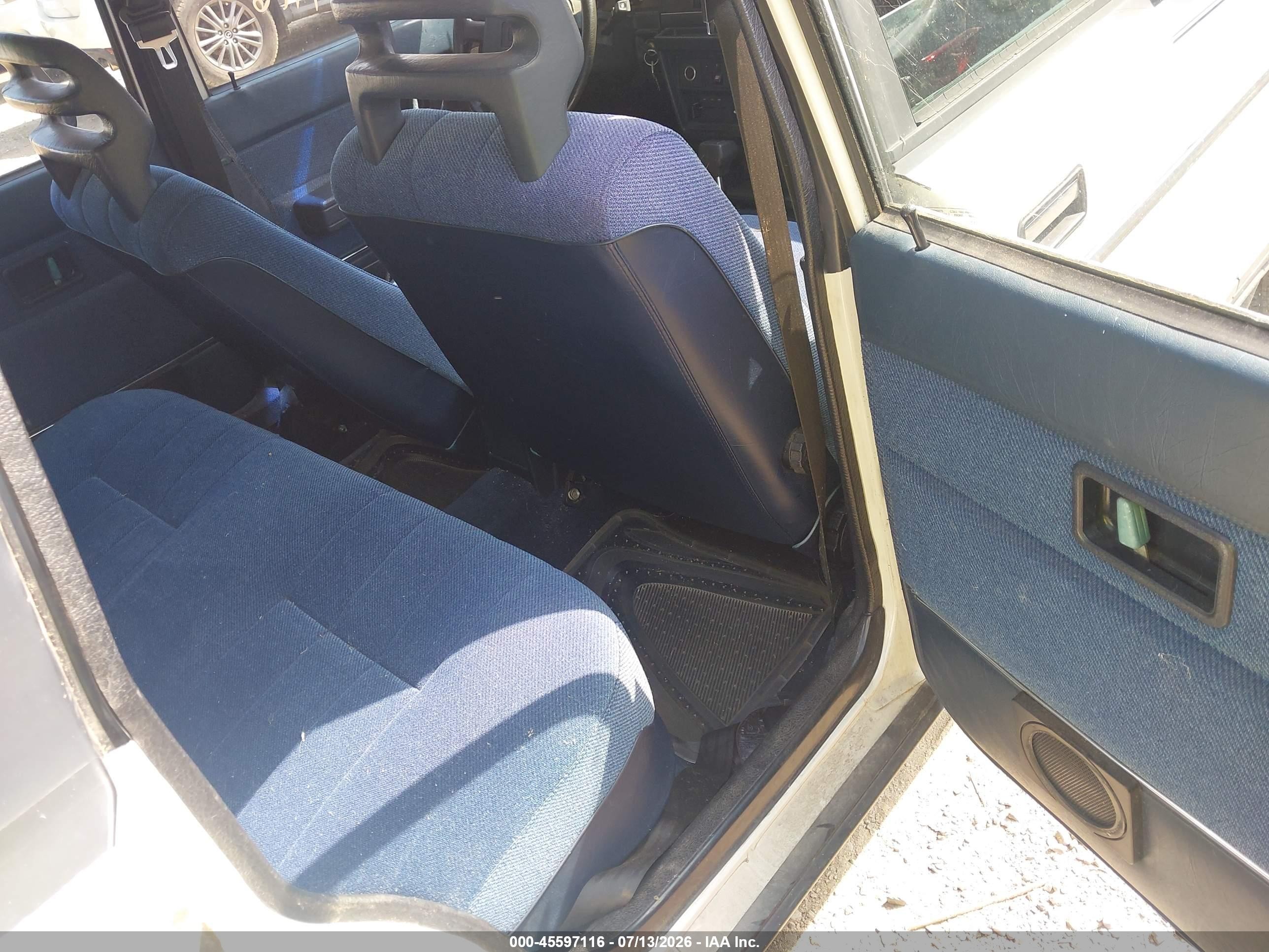 1991 Volvo 240 Se White vin: YV1AA8852M1889863