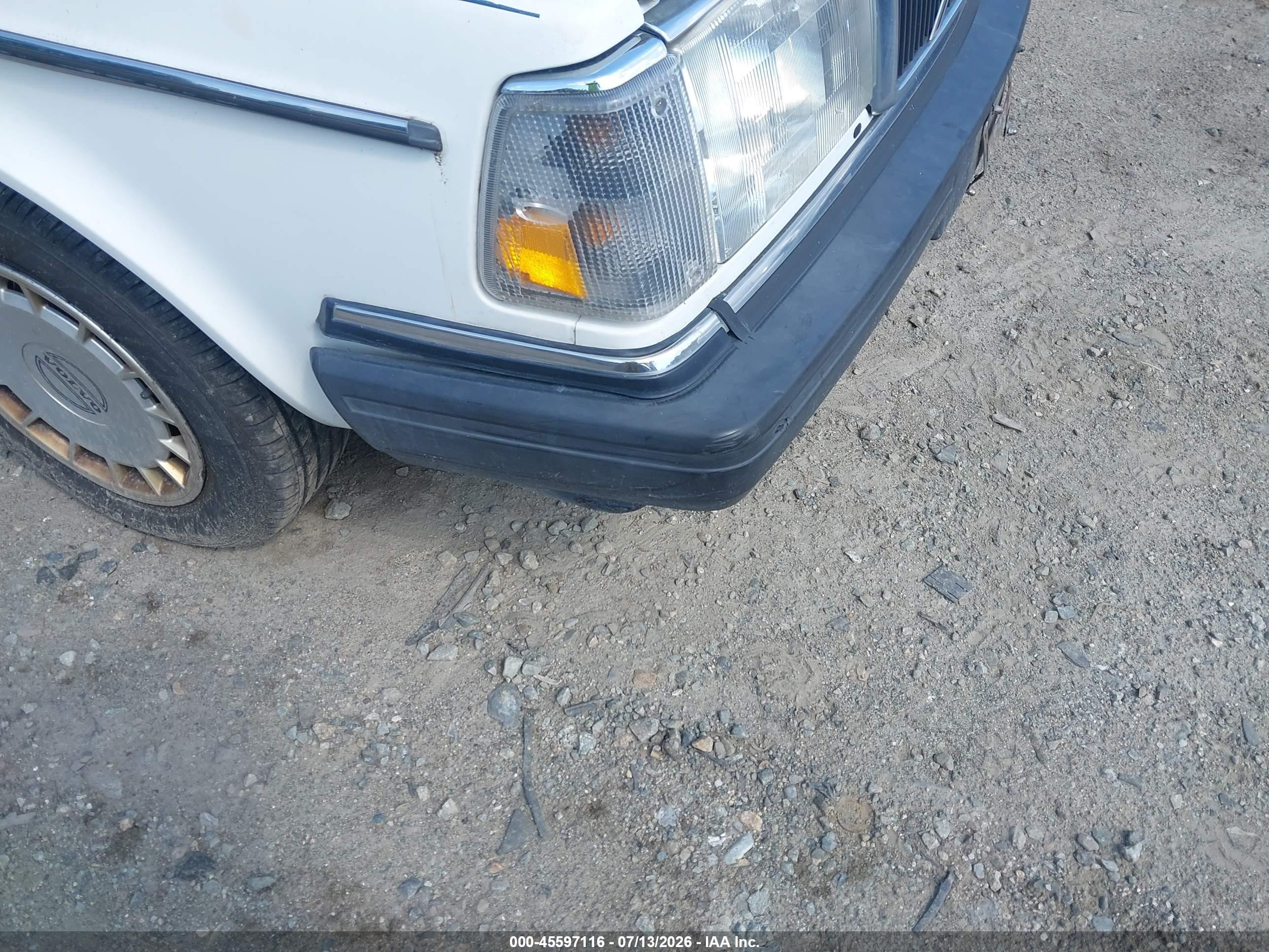1991 Volvo 240 Se White vin: YV1AA8852M1889863
