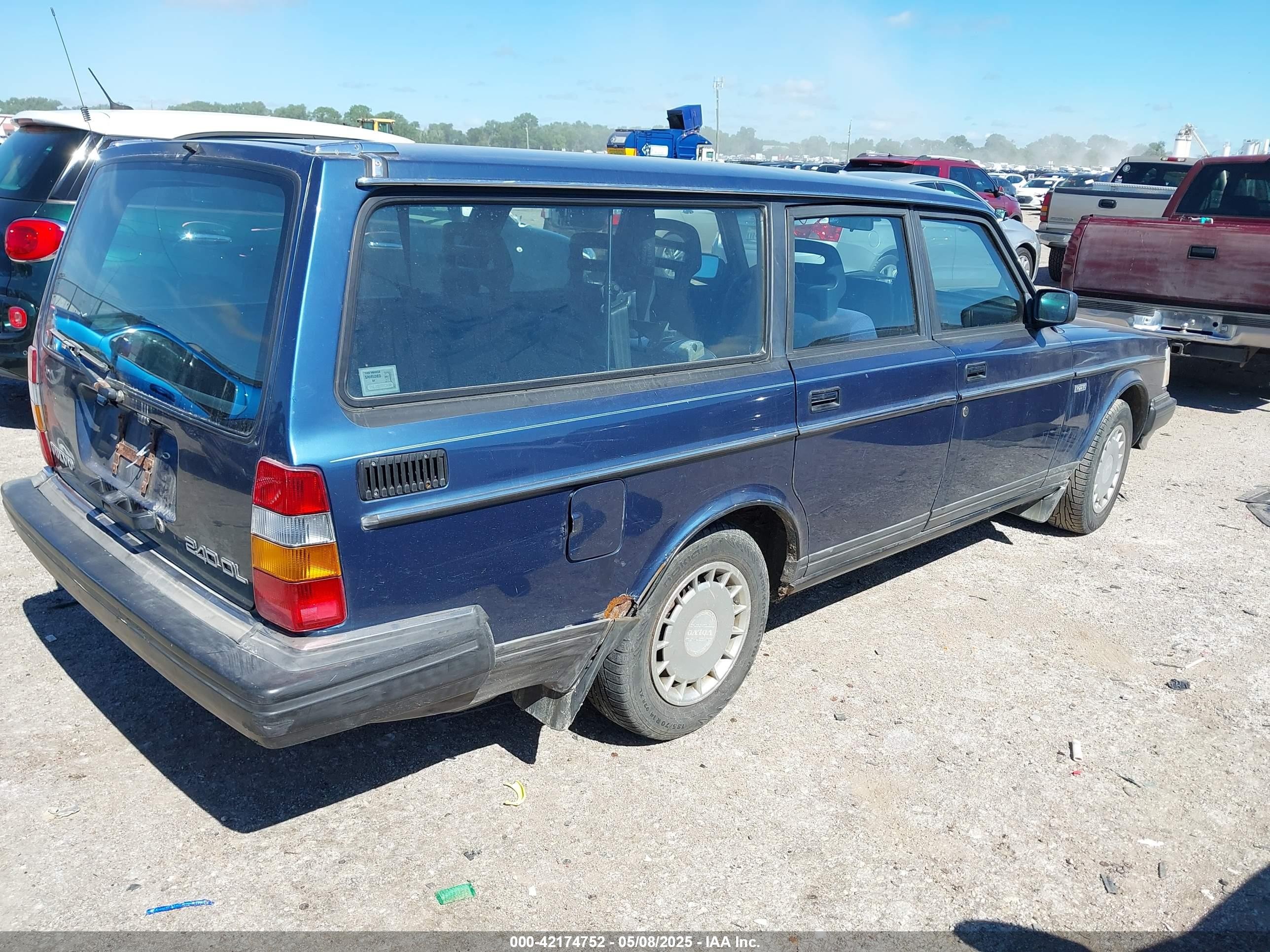 1990 Volvo 240 Dl Blue vin: YV1AA8854L1879463