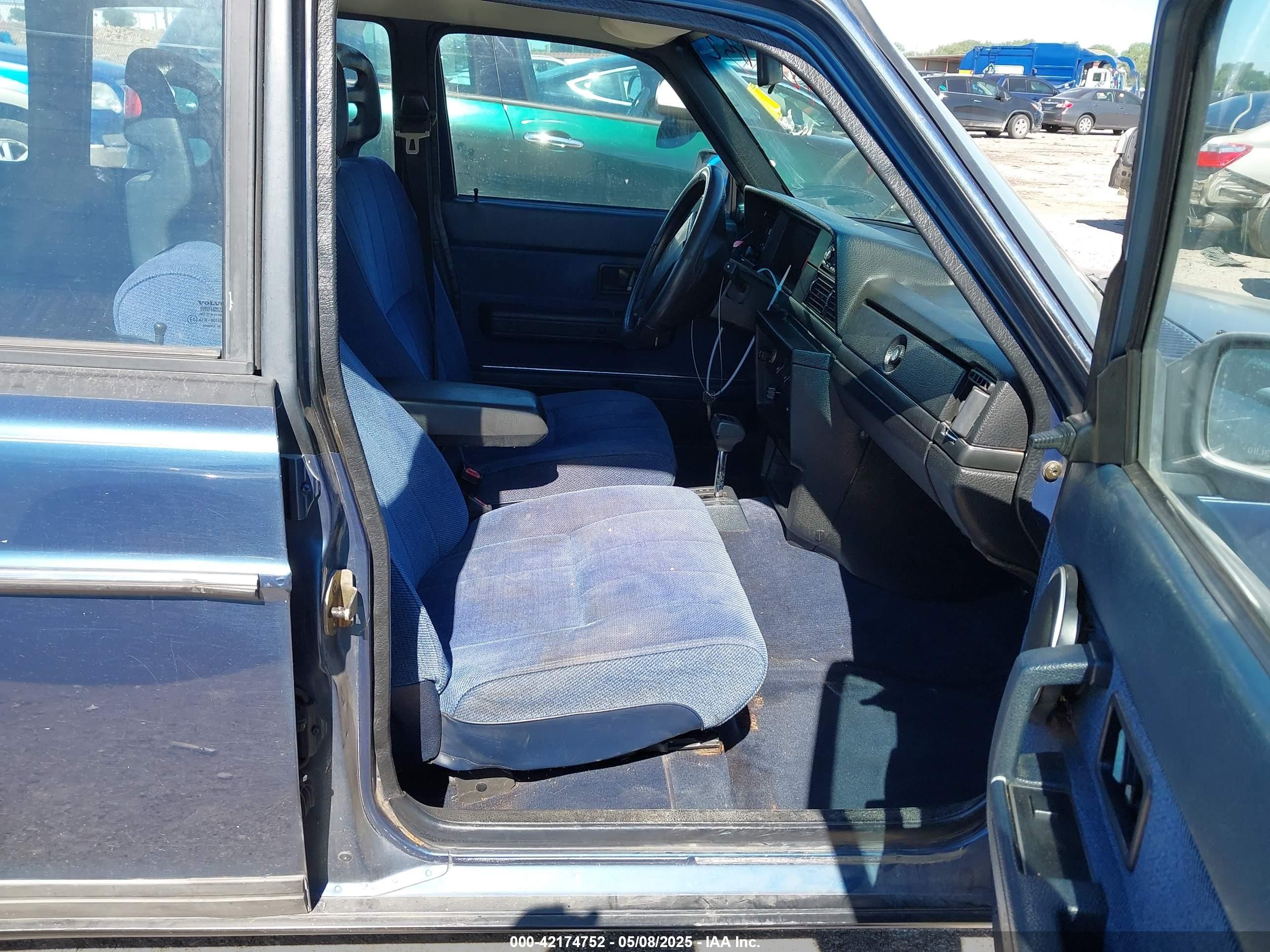 1990 Volvo 240 Dl Blue vin: YV1AA8854L1879463