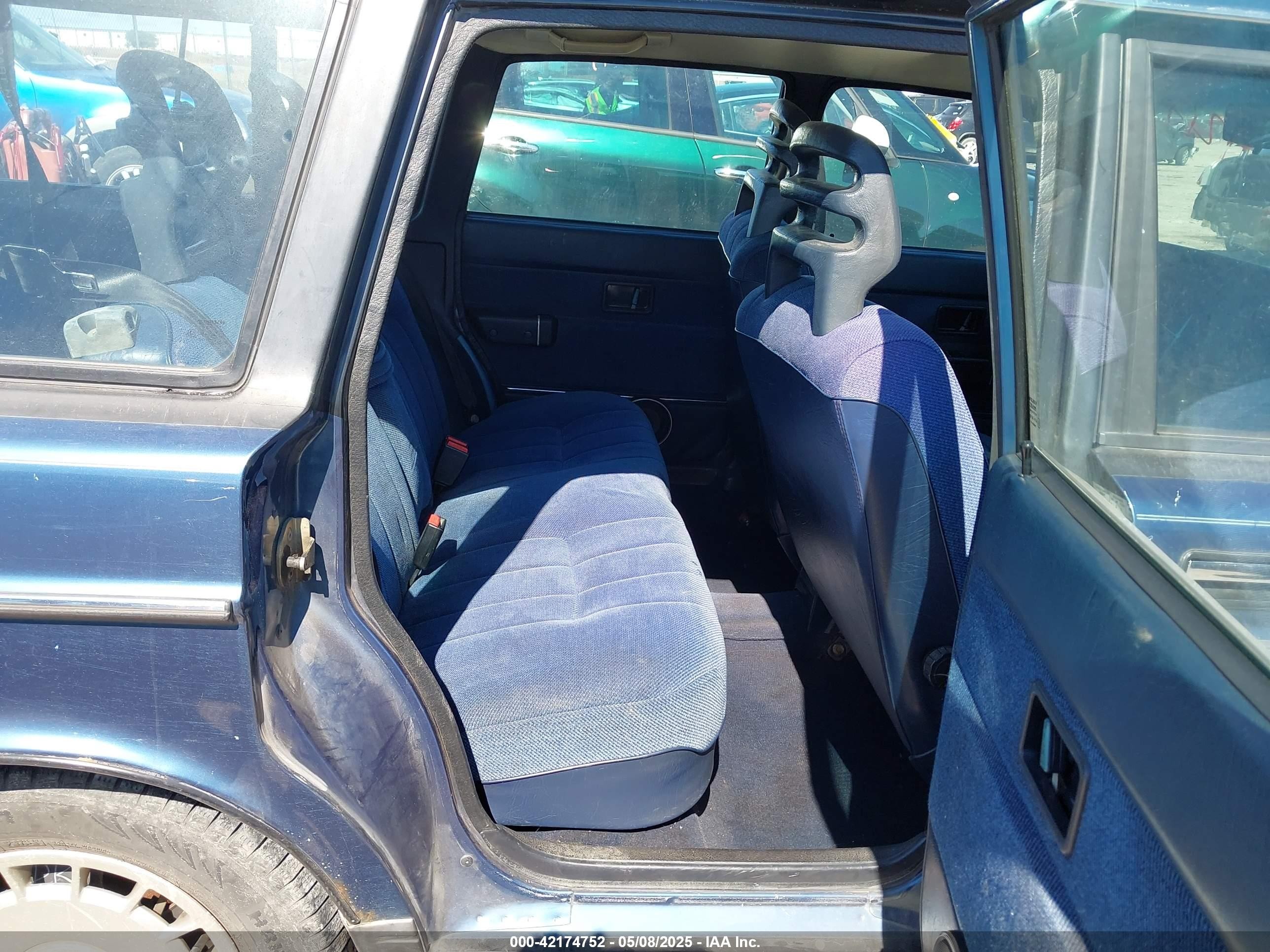 1990 Volvo 240 Dl Blue vin: YV1AA8854L1879463