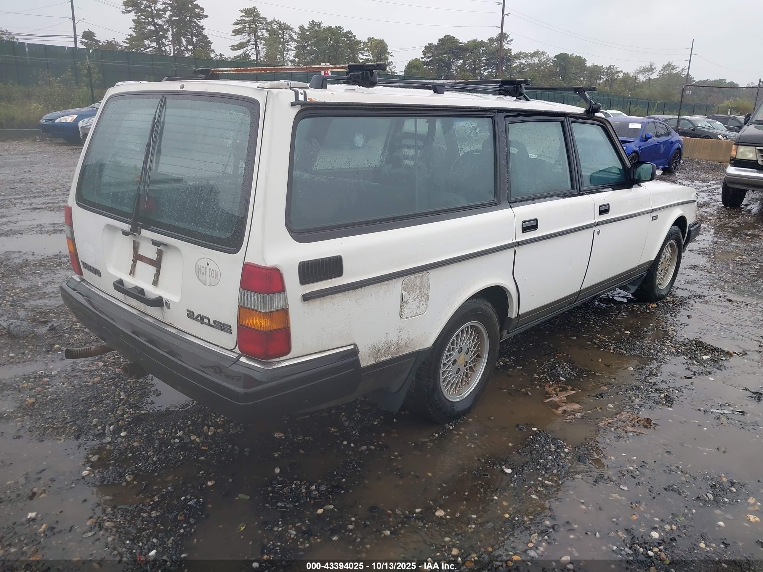 1991 Volvo 240 Se White vin: YV1AA8855M1903951