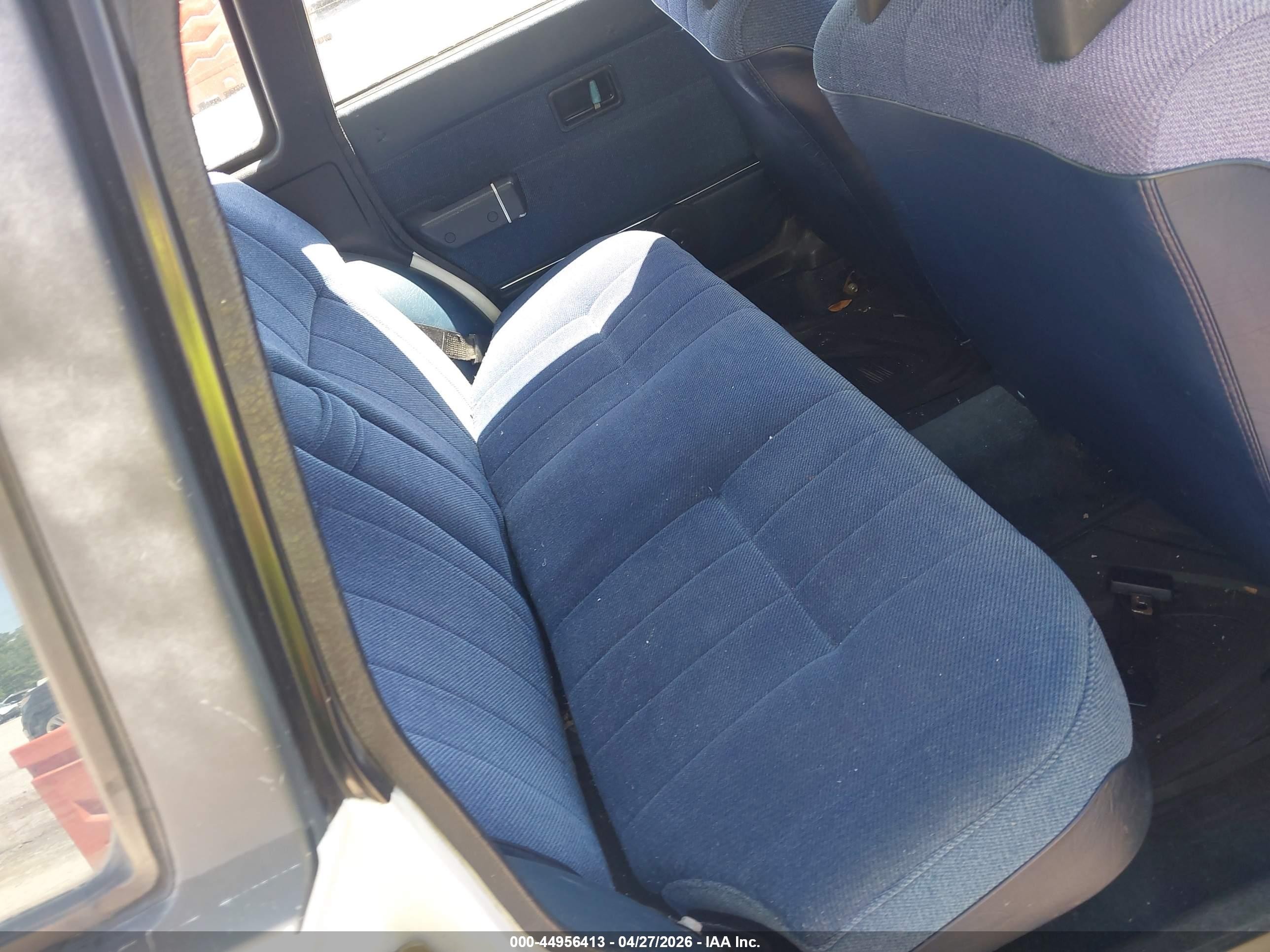 1991 Volvo 240 Se White vin: YV1AA8858M1887146