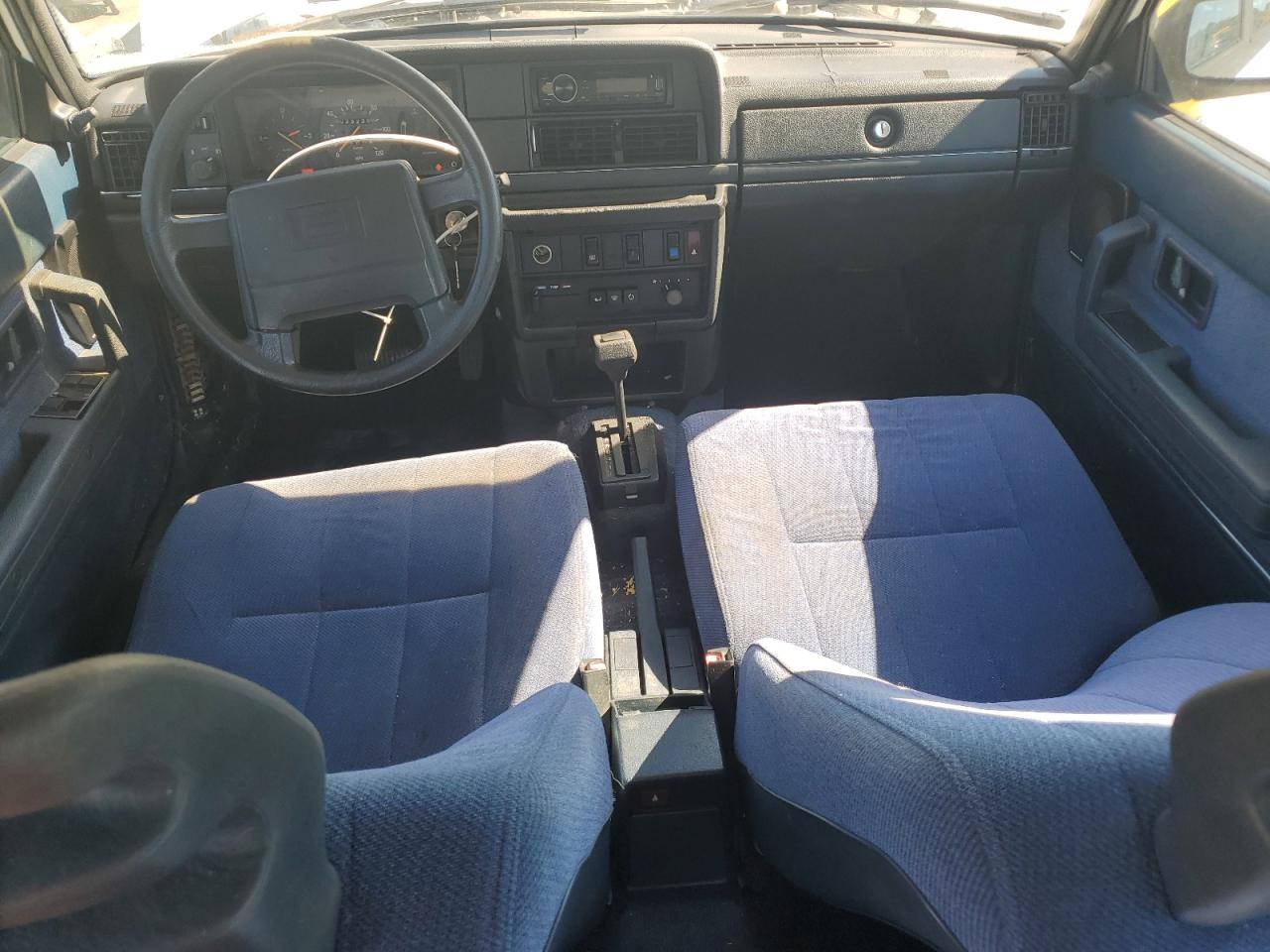 1992 Volvo 240 Base White vin: YV1AS8803N1470617