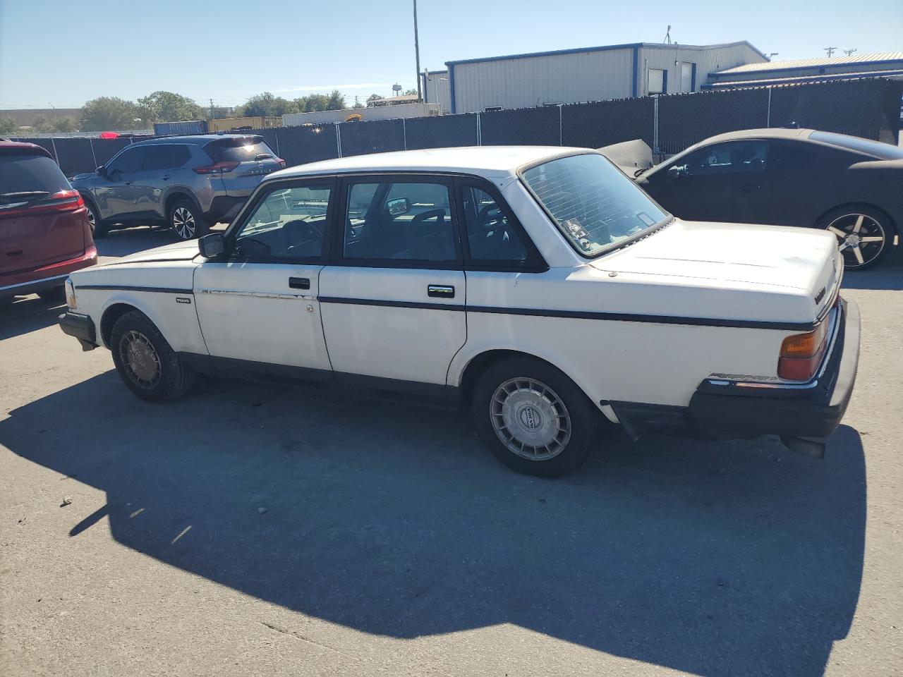 1992 Volvo 240 Base White vin: YV1AS8803N1470617
