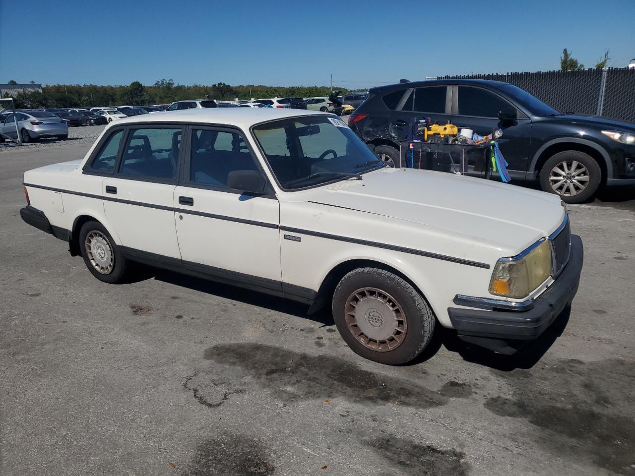 1992 Volvo 240 Base White vin: YV1AS8803N1470617