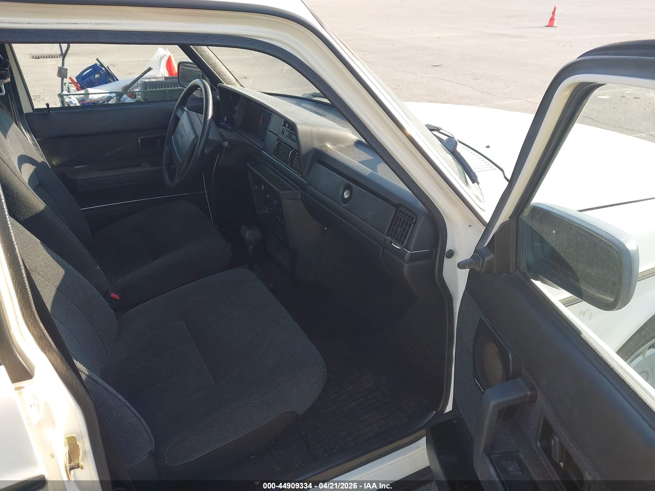 1992 Volvo 240 Gl White vin: YV1AS8807N1471074