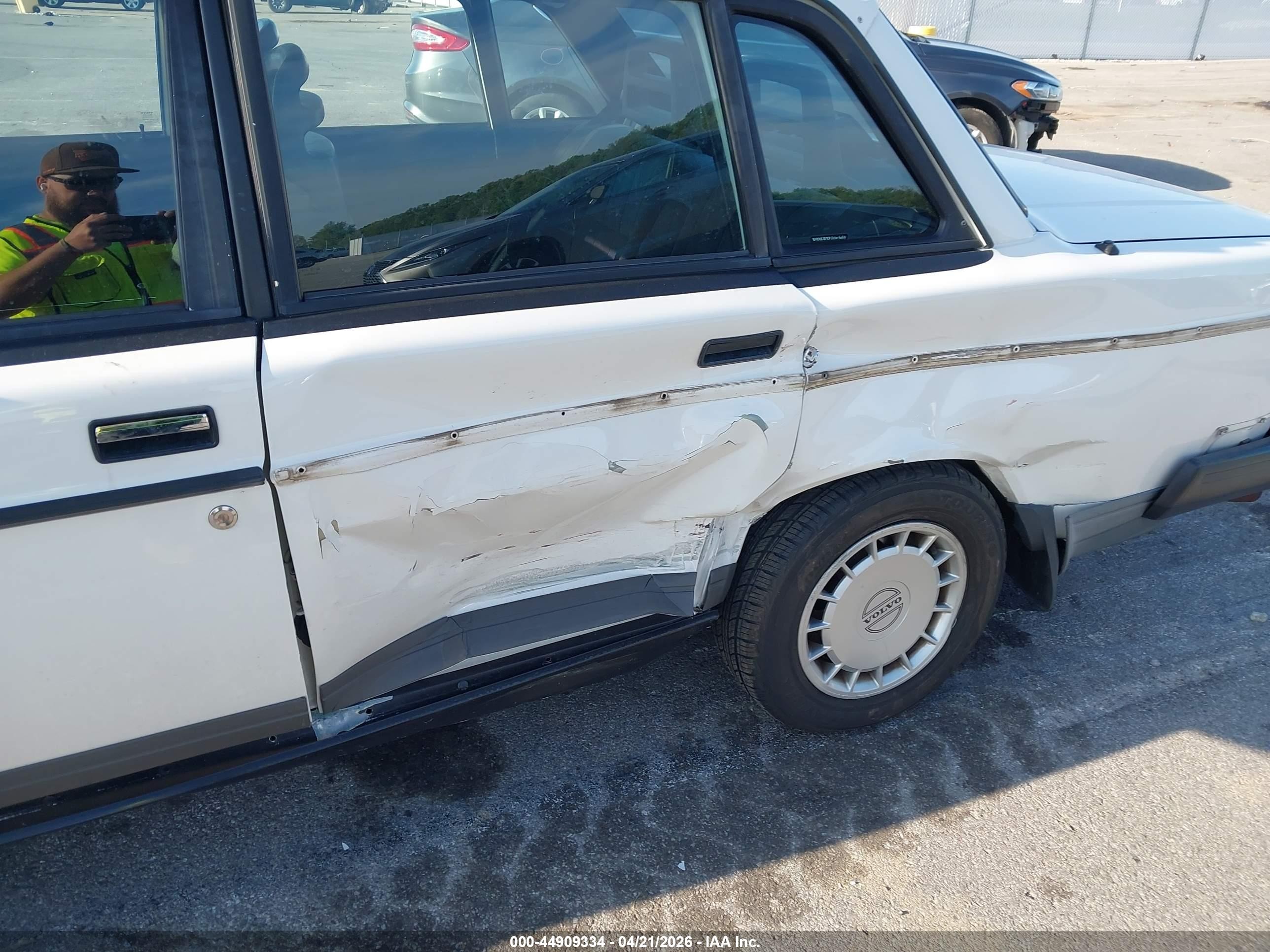 1992 Volvo 240 Gl White vin: YV1AS8807N1471074