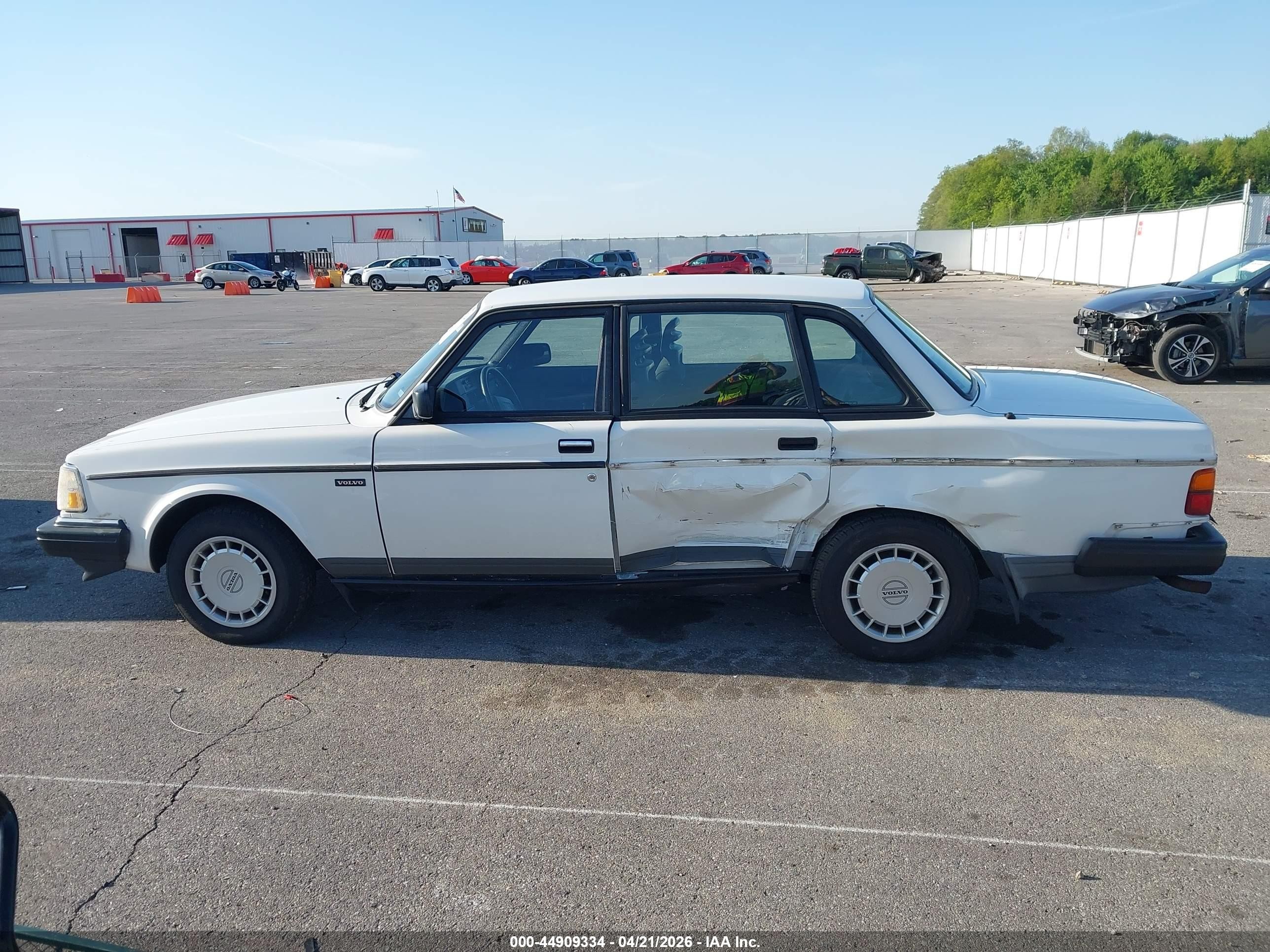 1992 Volvo 240 Gl White vin: YV1AS8807N1471074