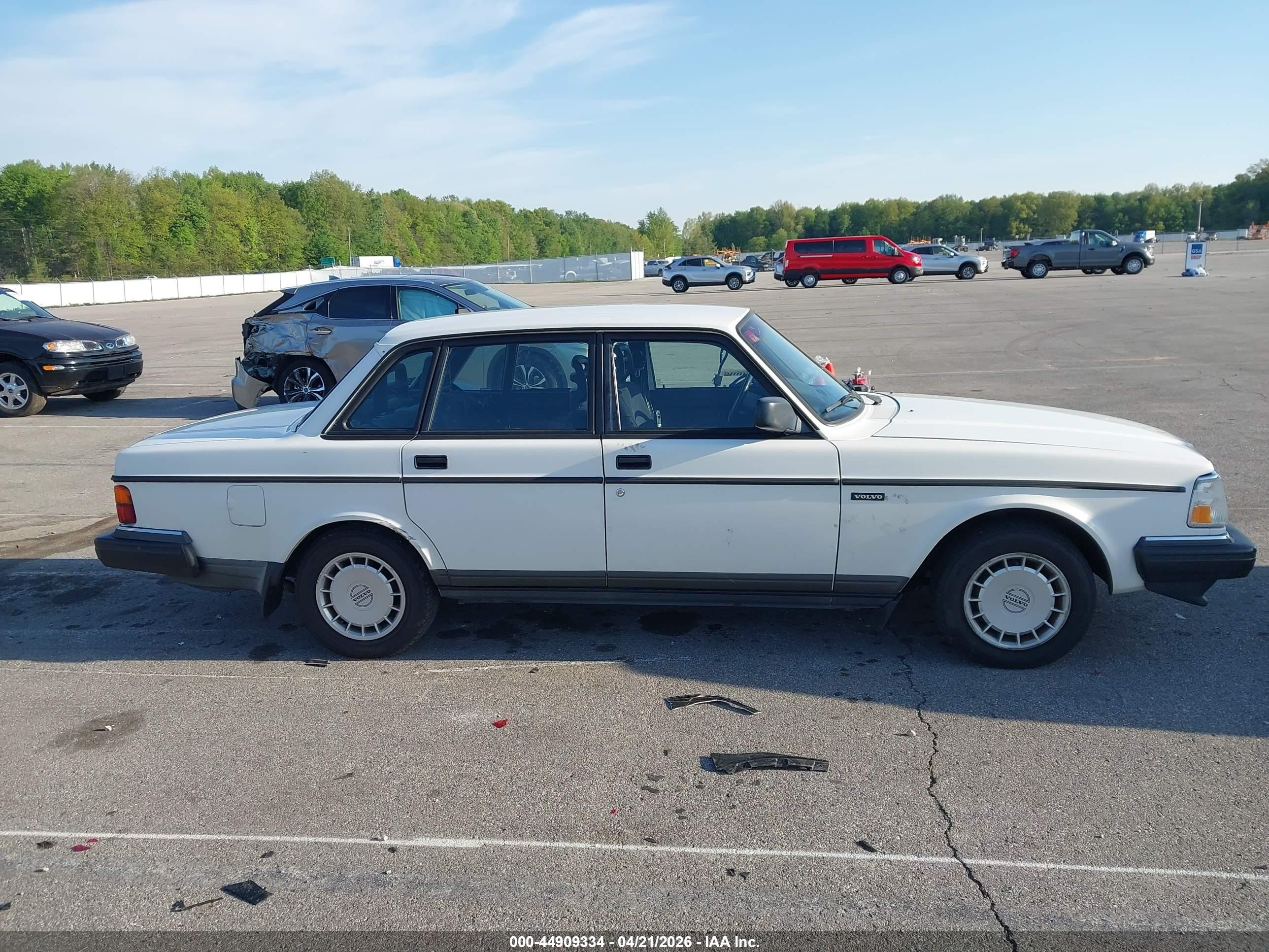 1992 Volvo 240 Gl White vin: YV1AS8807N1471074