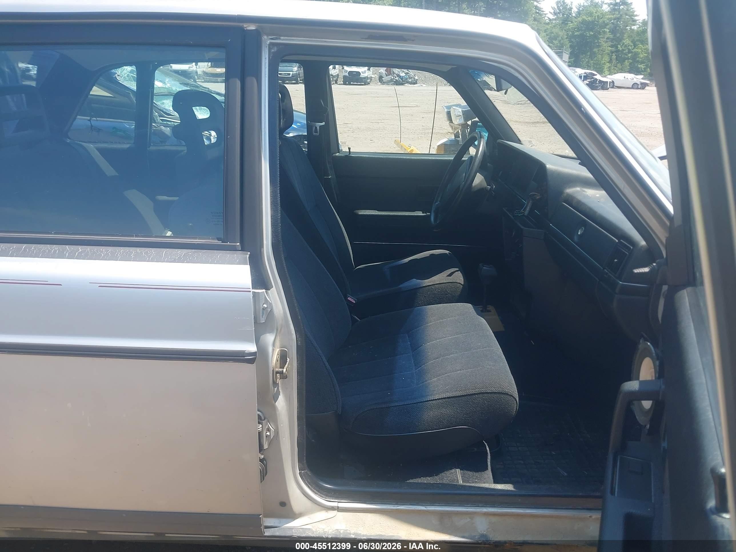 1992 Volvo 240 Gl Silver vin: YV1AS880XN1460442
