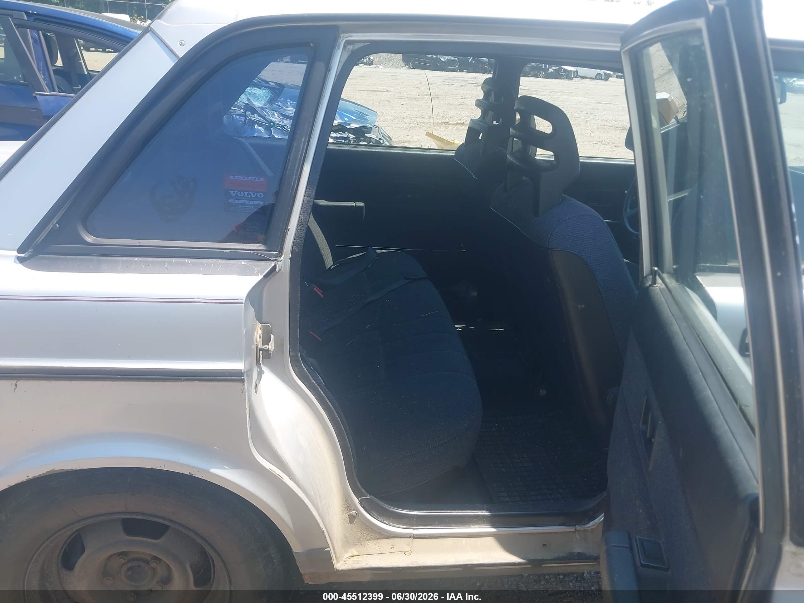 1992 Volvo 240 Gl Silver vin: YV1AS880XN1460442