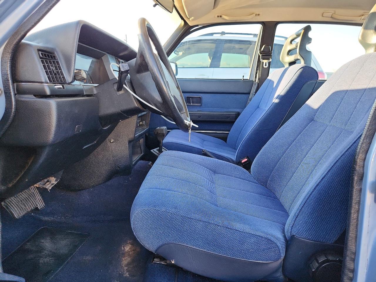 1992 Volvo 240 Base Blue vin: YV1AS8811N1468857