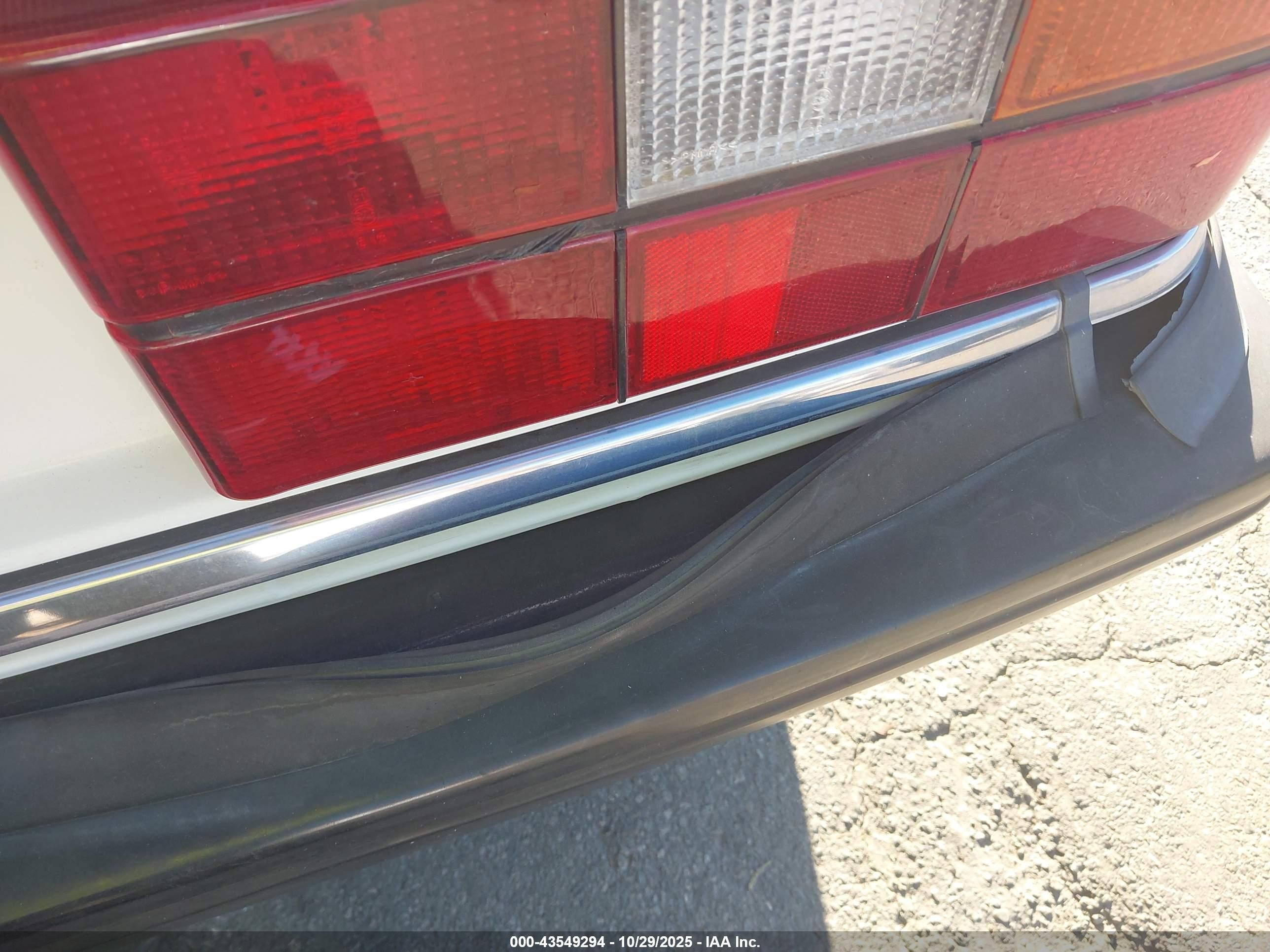 1992 Volvo 240 Gl White vin: YV1AS8813N1463594