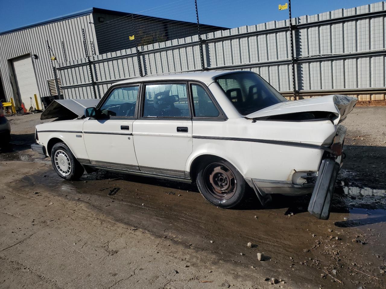 1992 Volvo 240 Base White vin: YV1AS8819N1473739