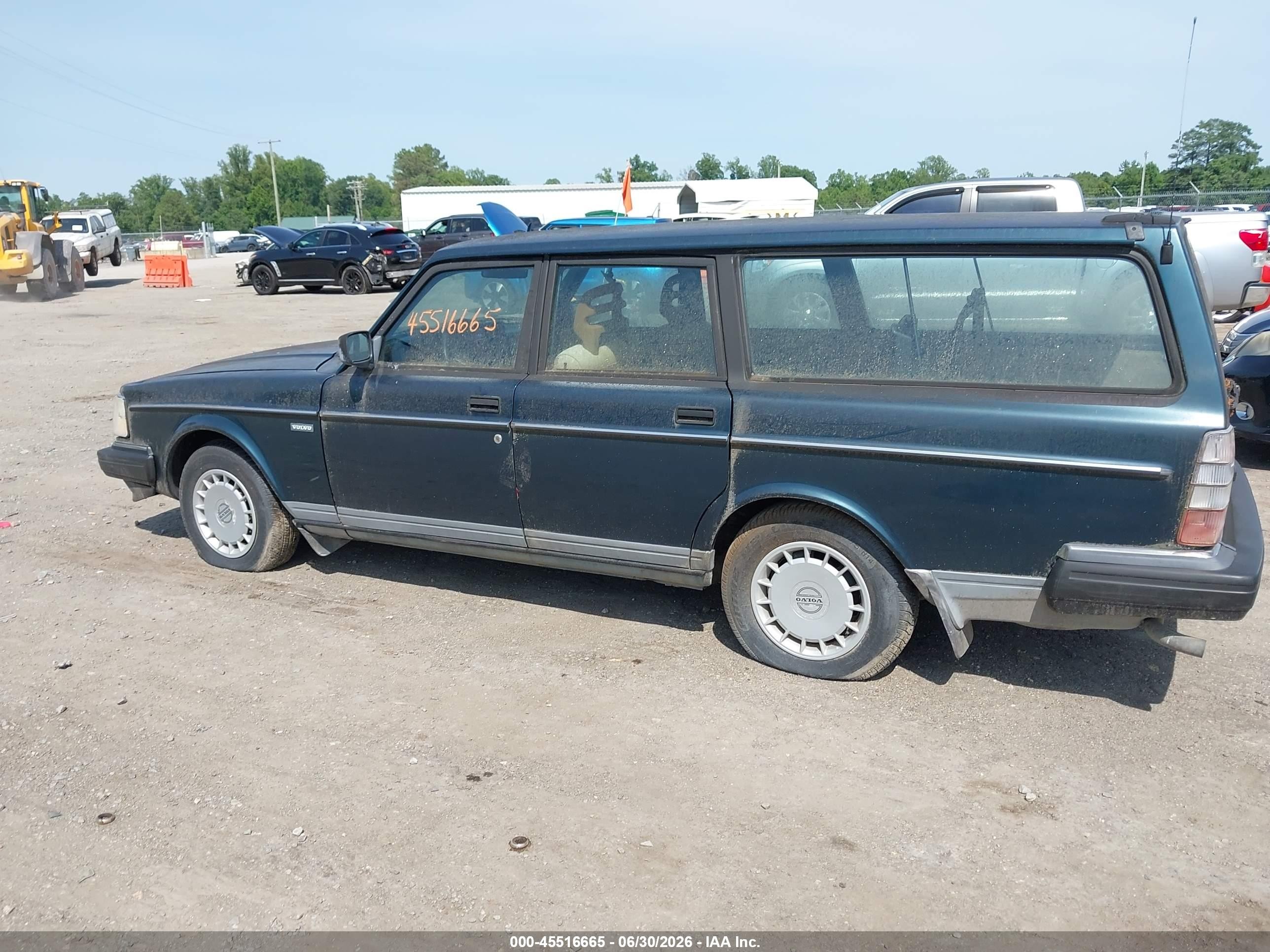 1993 Volvo 240   Green vin: YV1AW8803P1955587