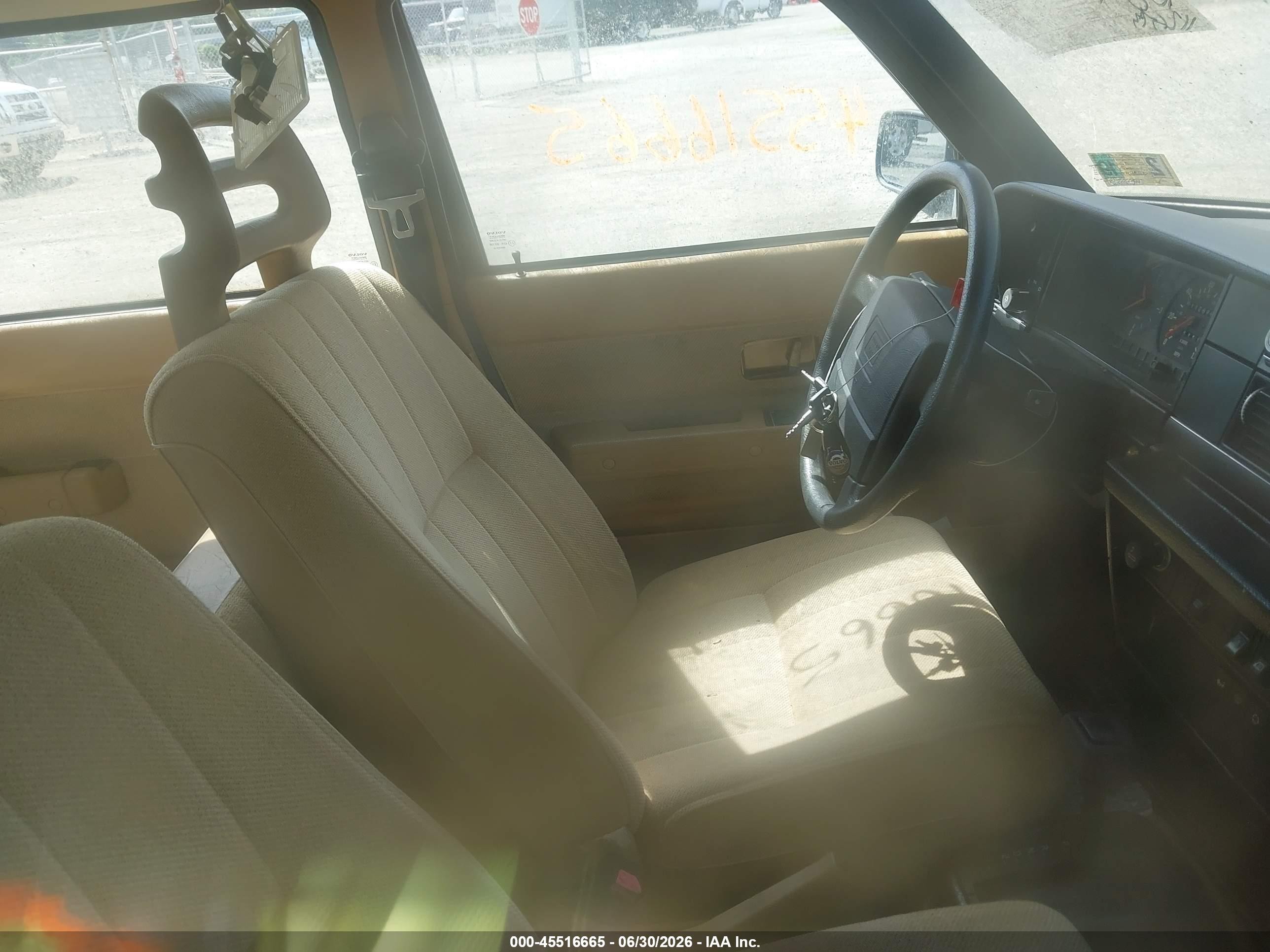 1993 Volvo 240   Green vin: YV1AW8803P1955587