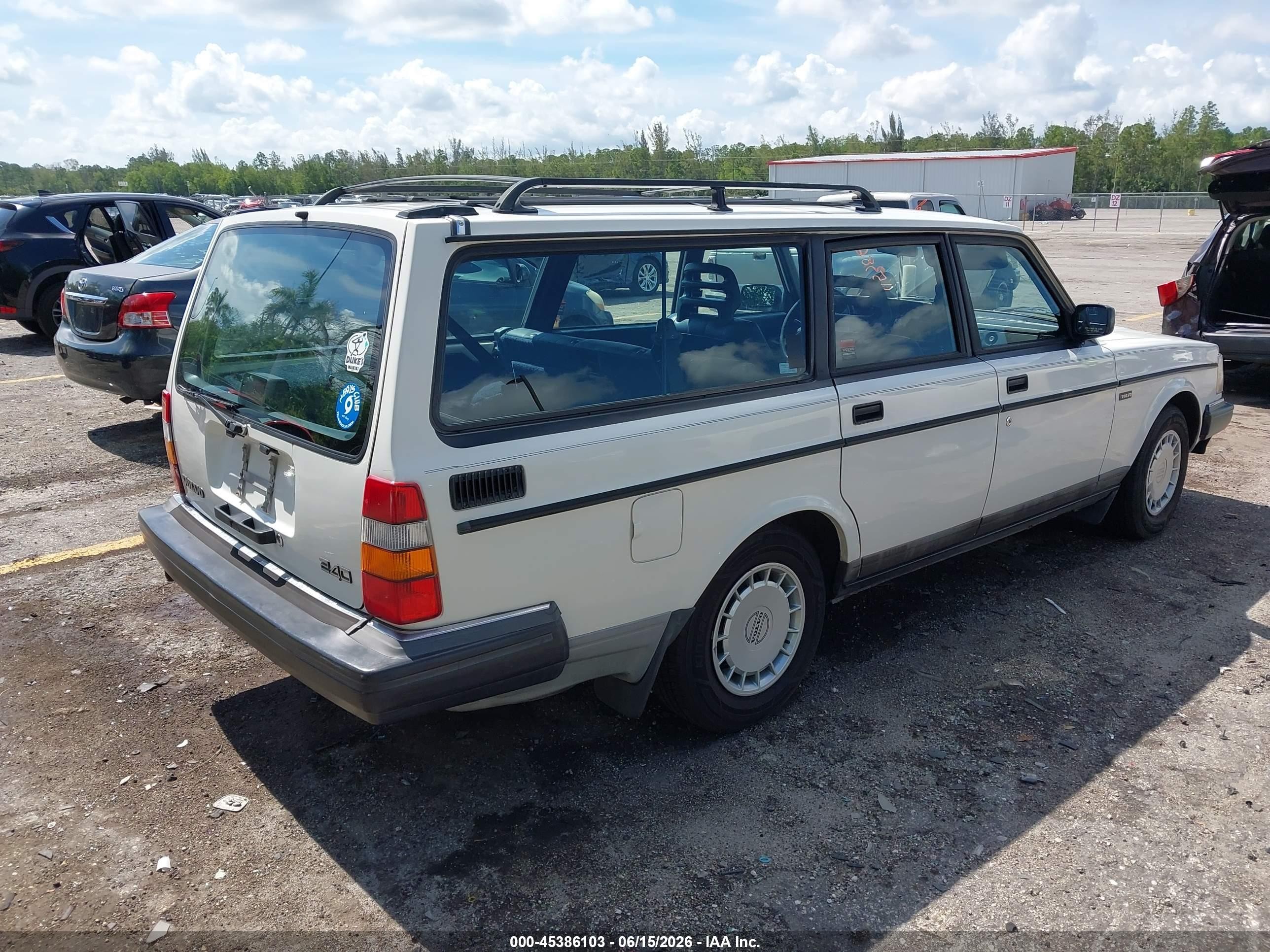1992 Volvo 240   White vin: YV1AW8804N1929853